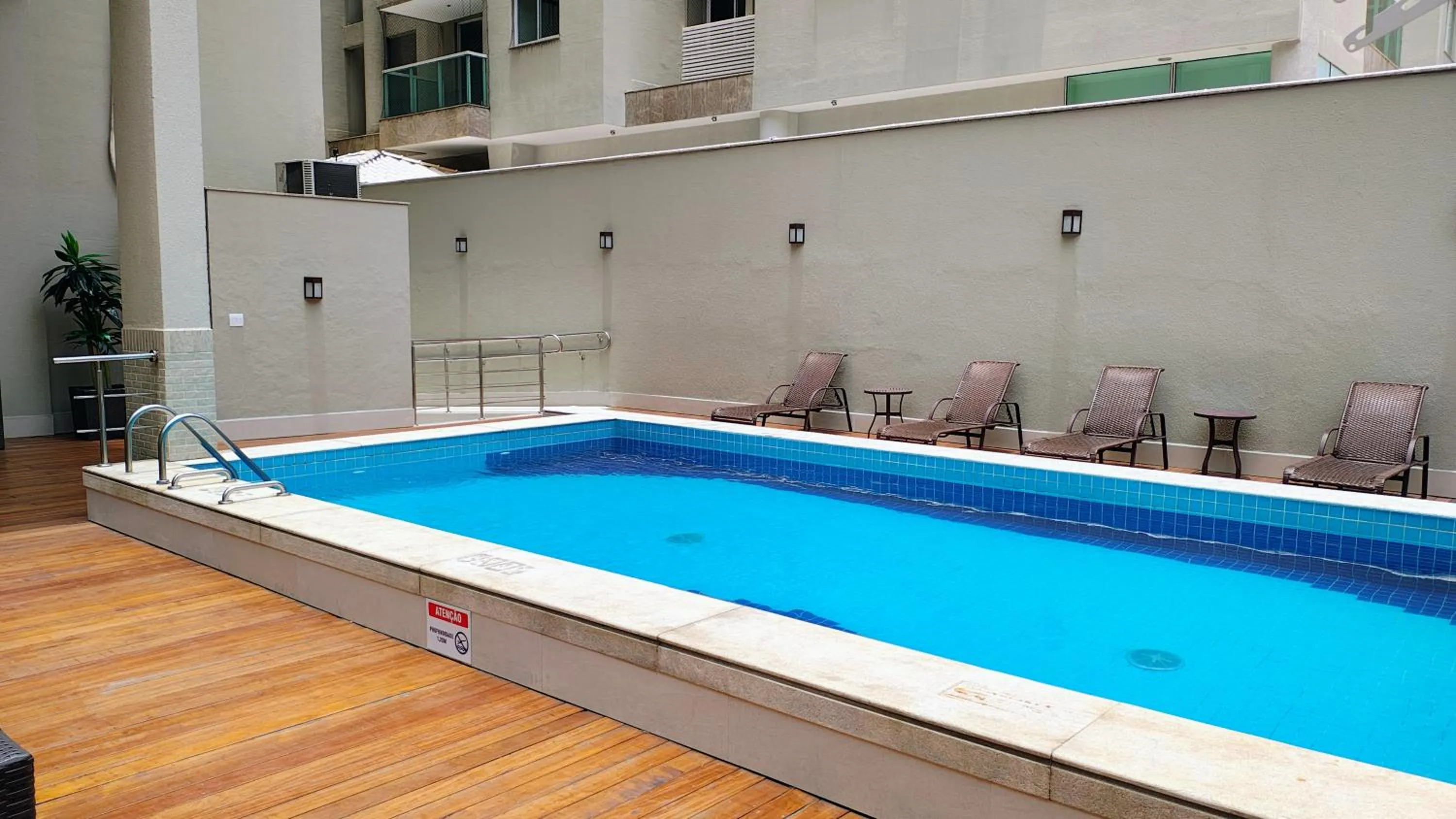 Swimming pool in Alameda Vitória Hotel