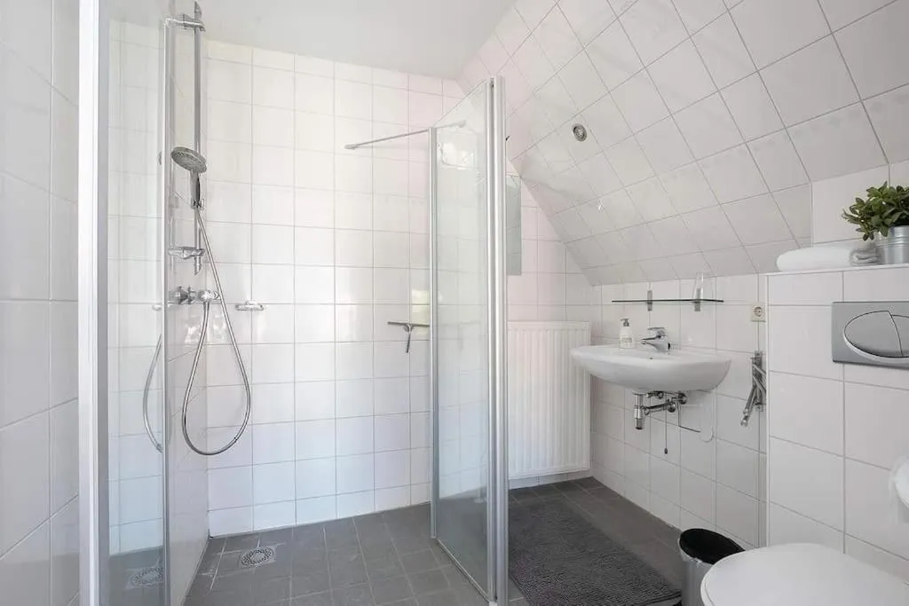 Shower in Hotel De Grote Kade - Boutique Heritage Hotel in het historische hart van Goes