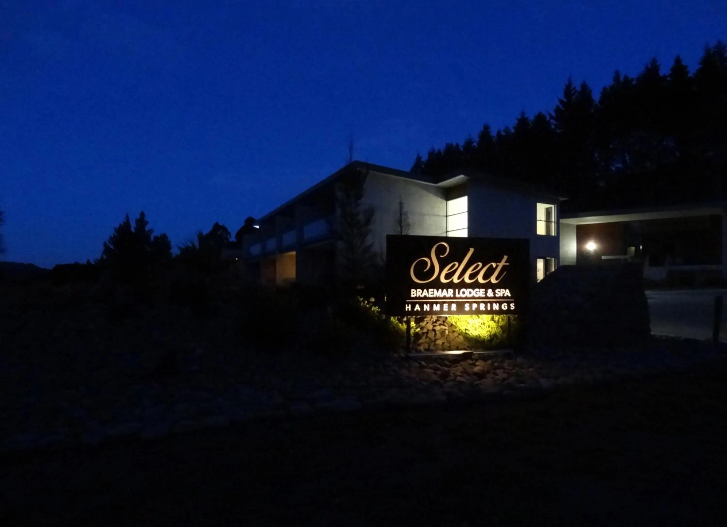 Facade/entrance in Braemar Lodge And Spa