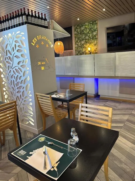 Restaurant/places to eat in Logis Hotel Les Gravades Ussel