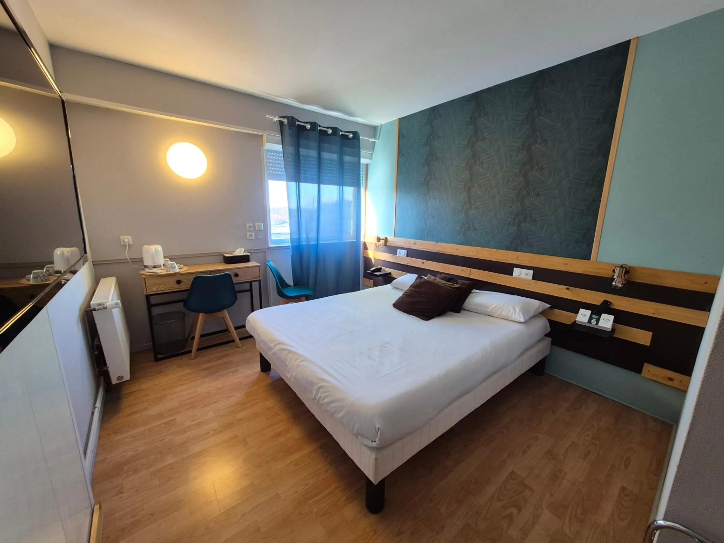 Bed in Logis Hotel Les Gravades Ussel