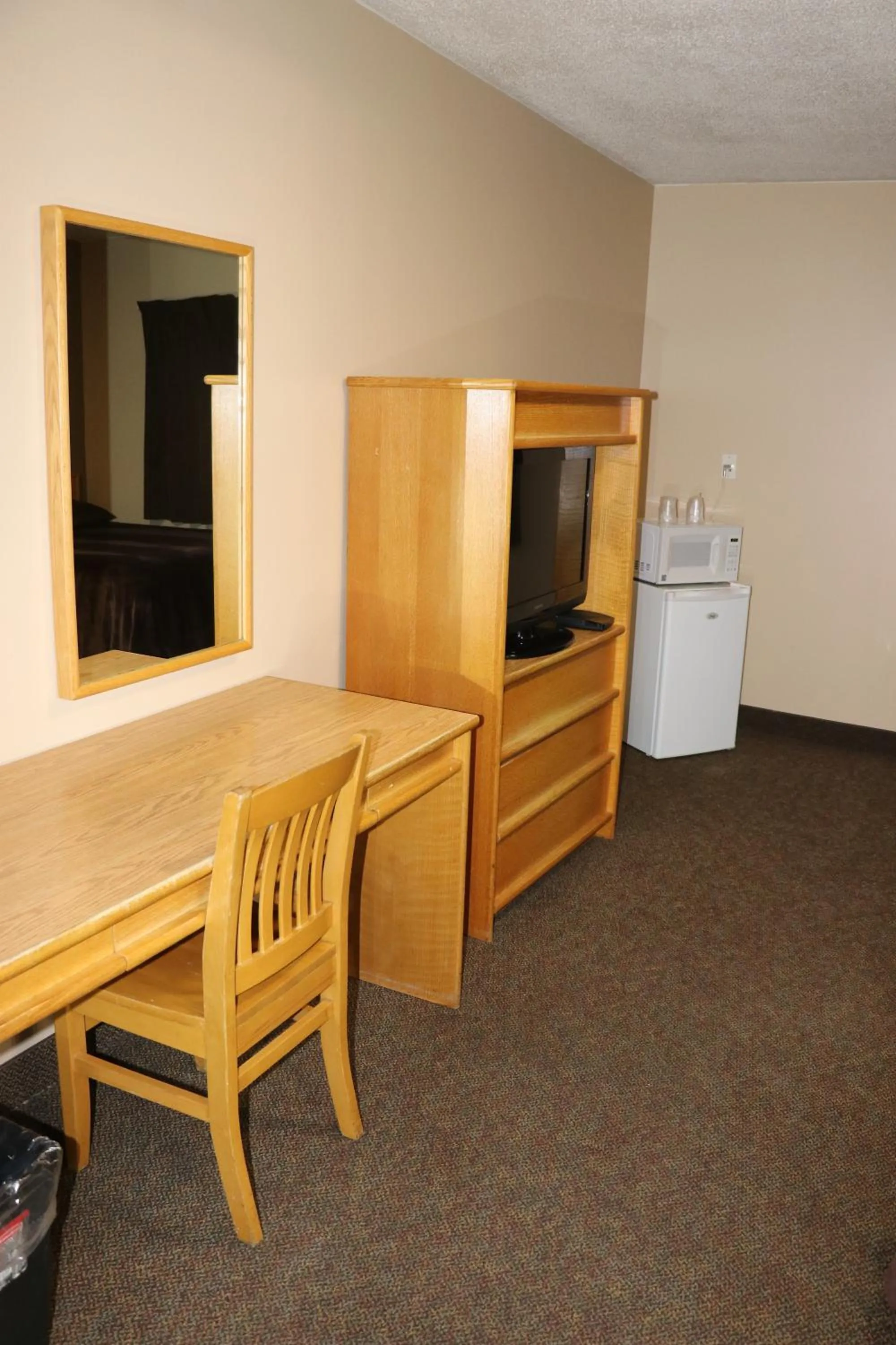 TV and multimedia in Nights Inn Motel