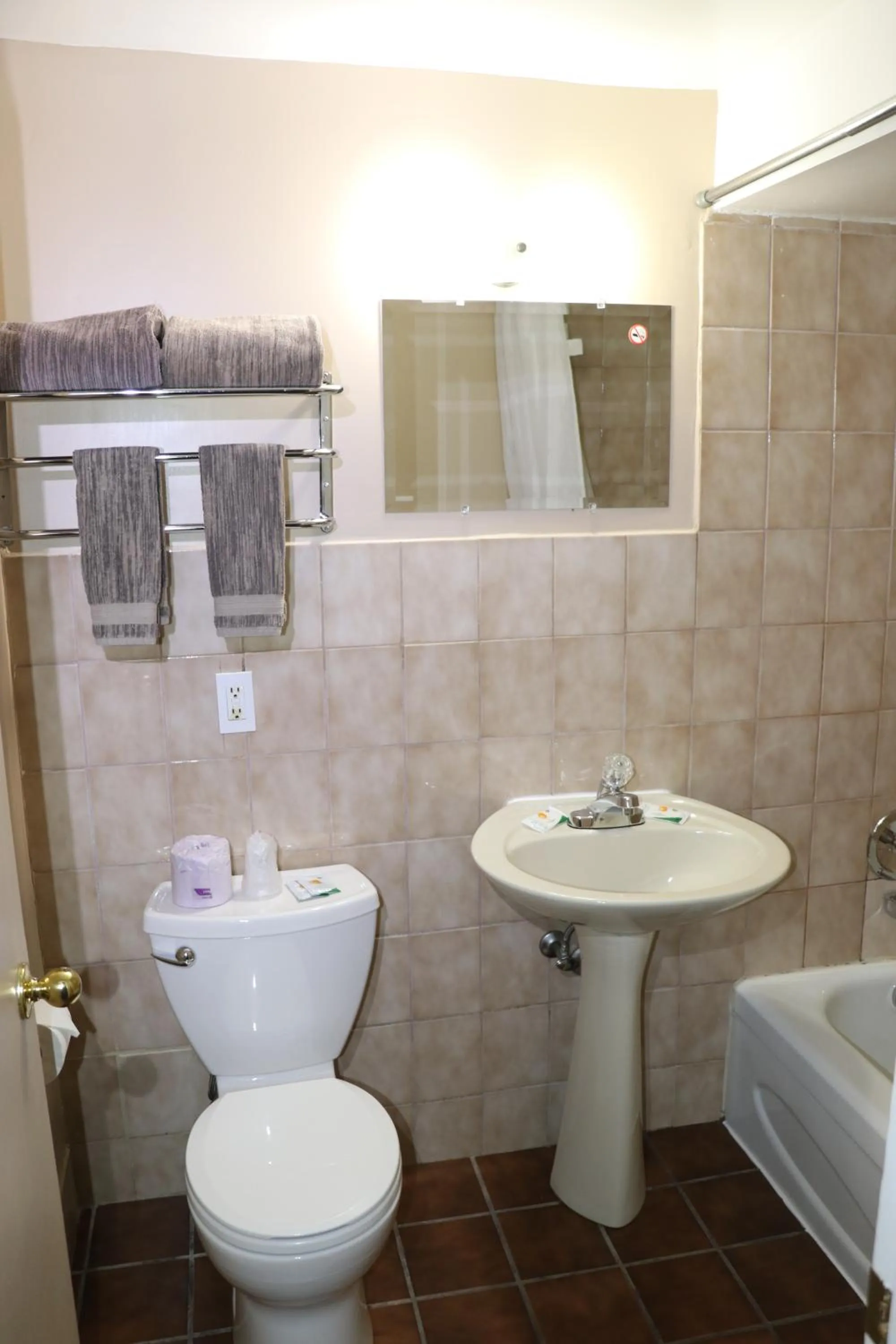 Bathroom in Nights Inn Motel