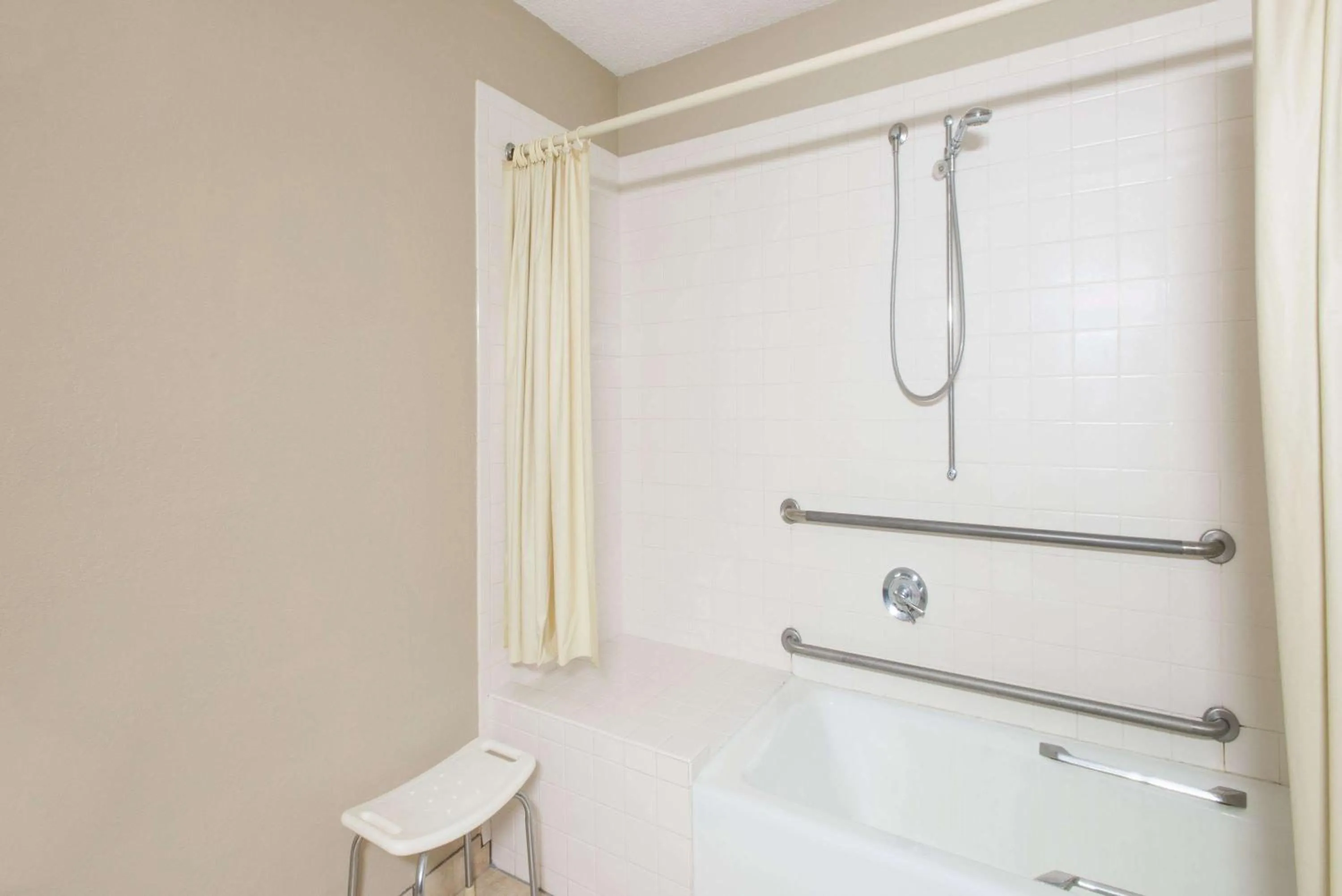 Photo of the whole room, Bathroom in Super 8 by Wyndham Gardner