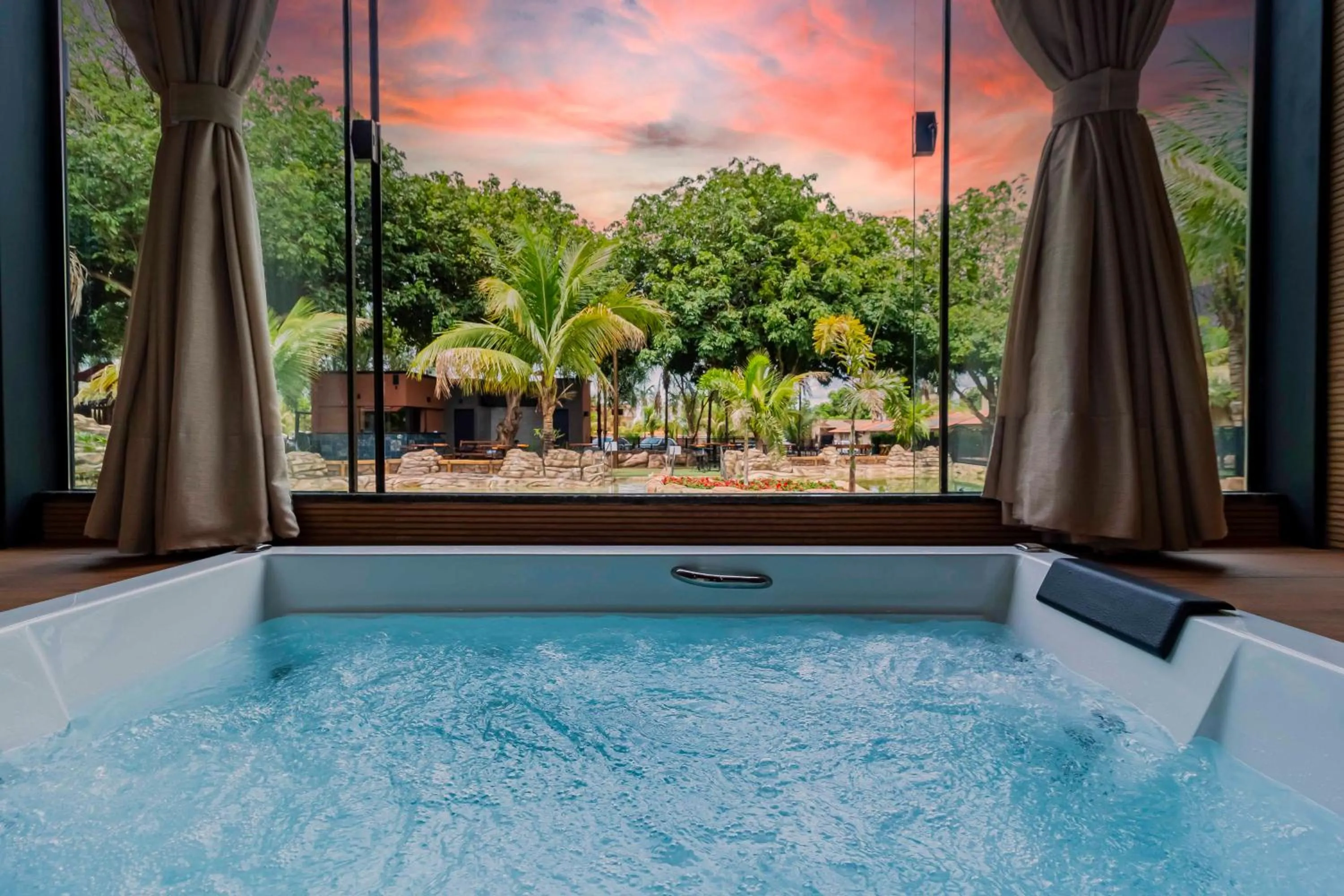 Hot Tub in Carpe Diem Eco Resort Olímpia