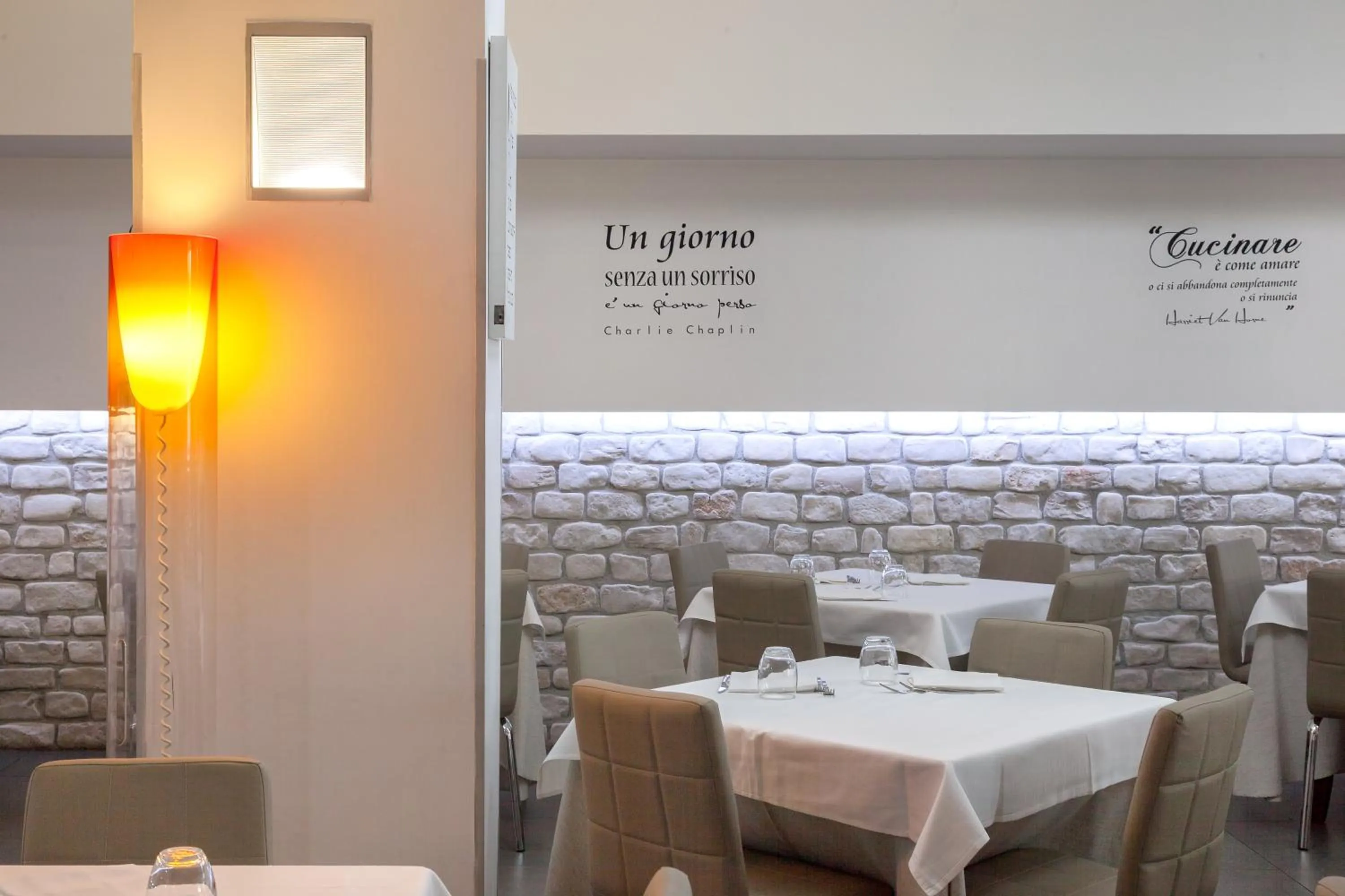 Restaurant/places to eat in Viva Hotel Avellino