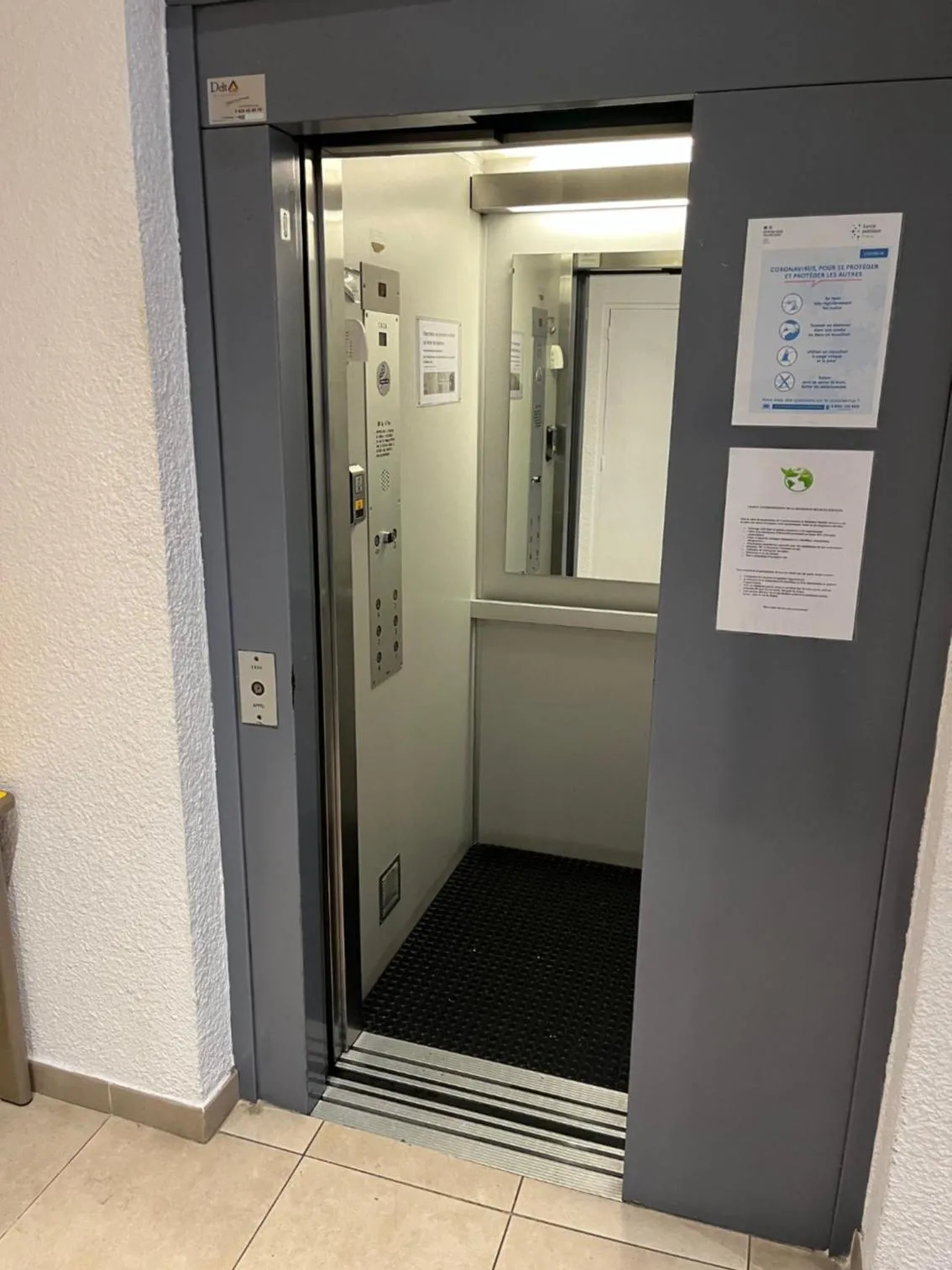 elevator in Résidence Meublée Services