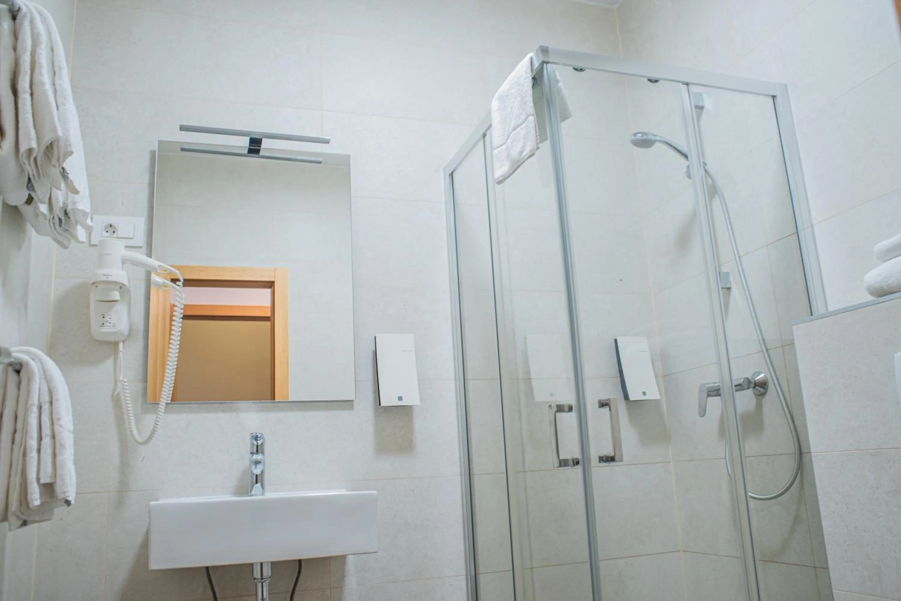 Shower in Hotel Sliško