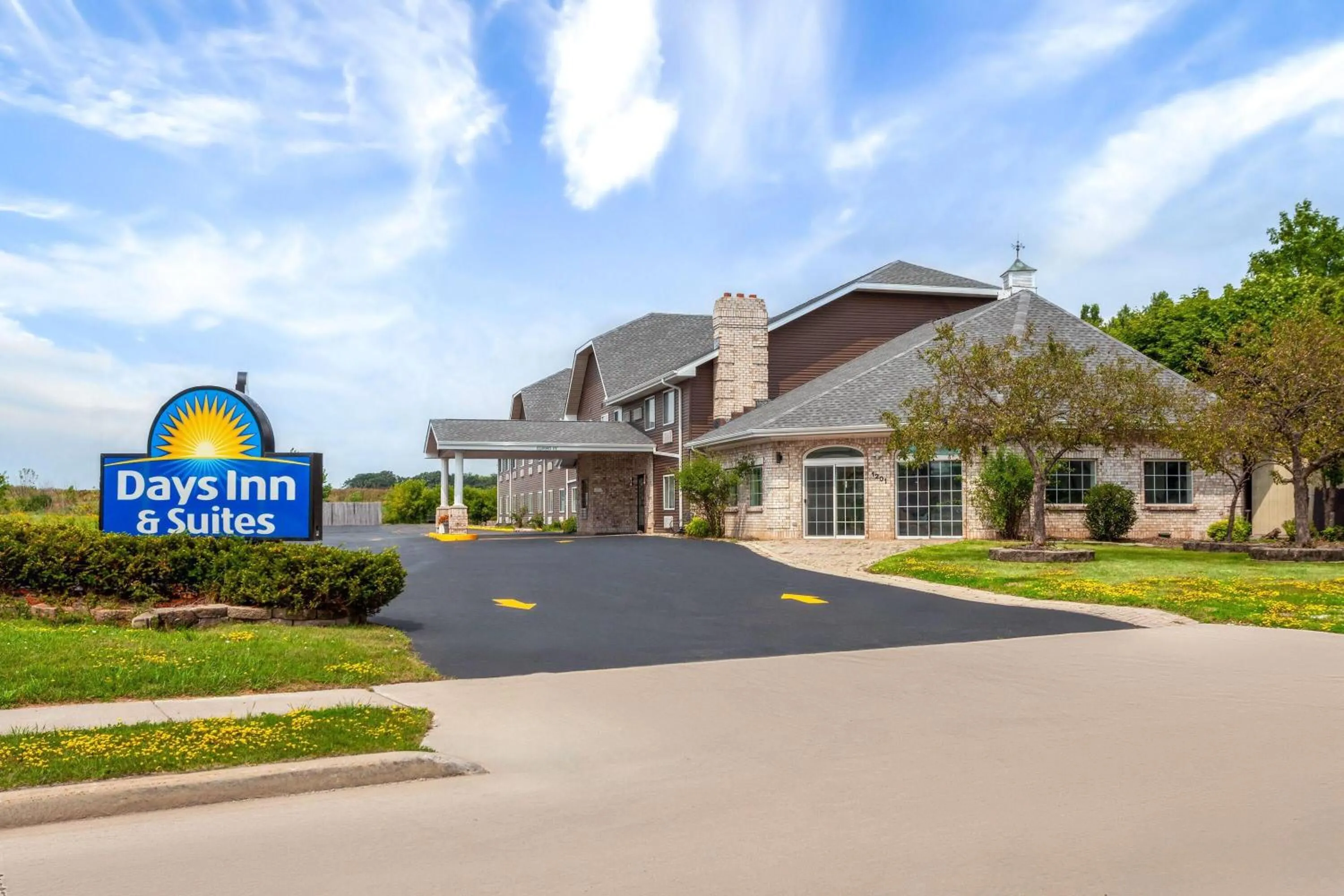 Property building in Days Inn & Suites by Wyndham Kaukauna WI