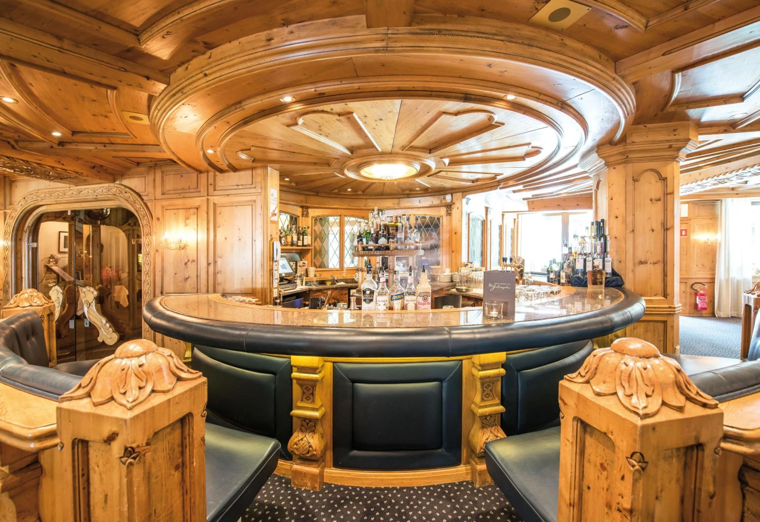 Lounge or bar in Hotel Vier Jahreszeiten