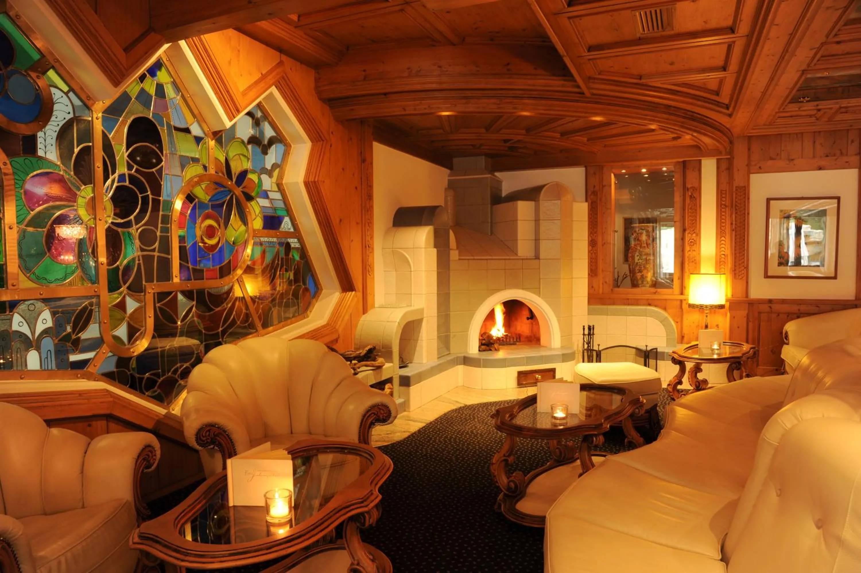 Lounge or bar in Hotel Vier Jahreszeiten