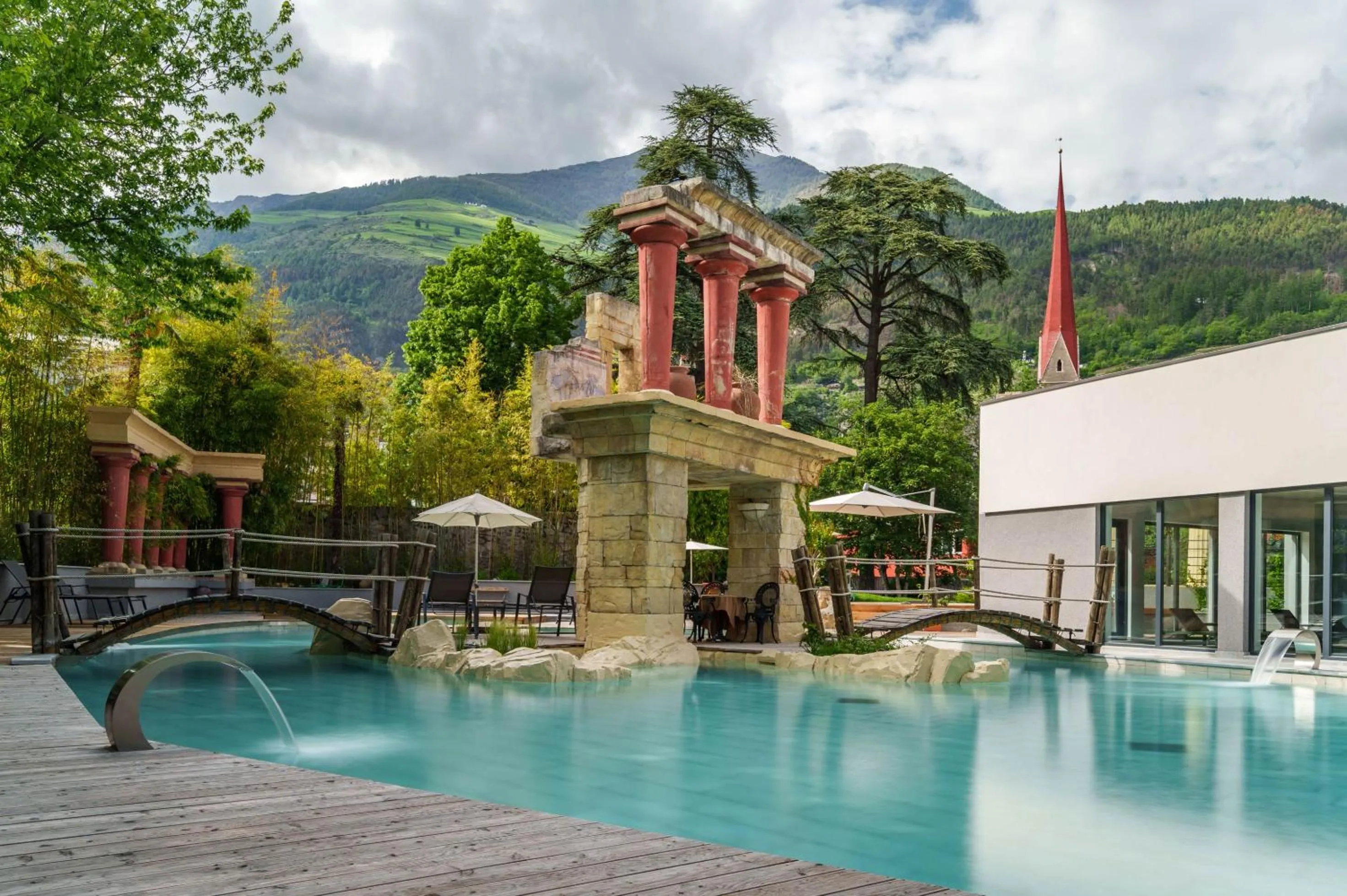 Swimming pool in Hotel Vier Jahreszeiten