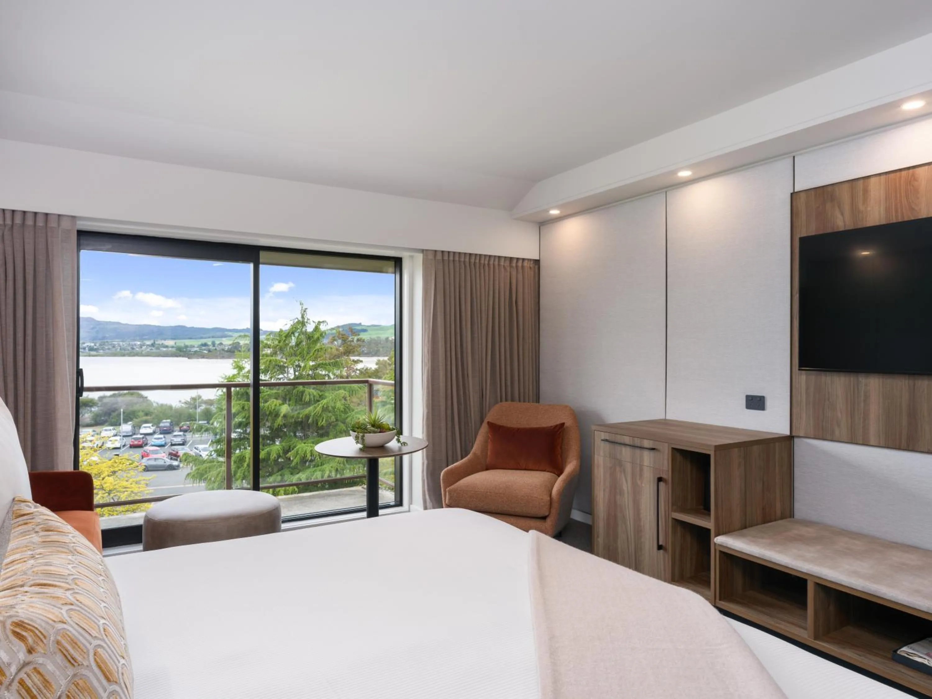 Lake view, Bed in Millennium Hotel Rotorua