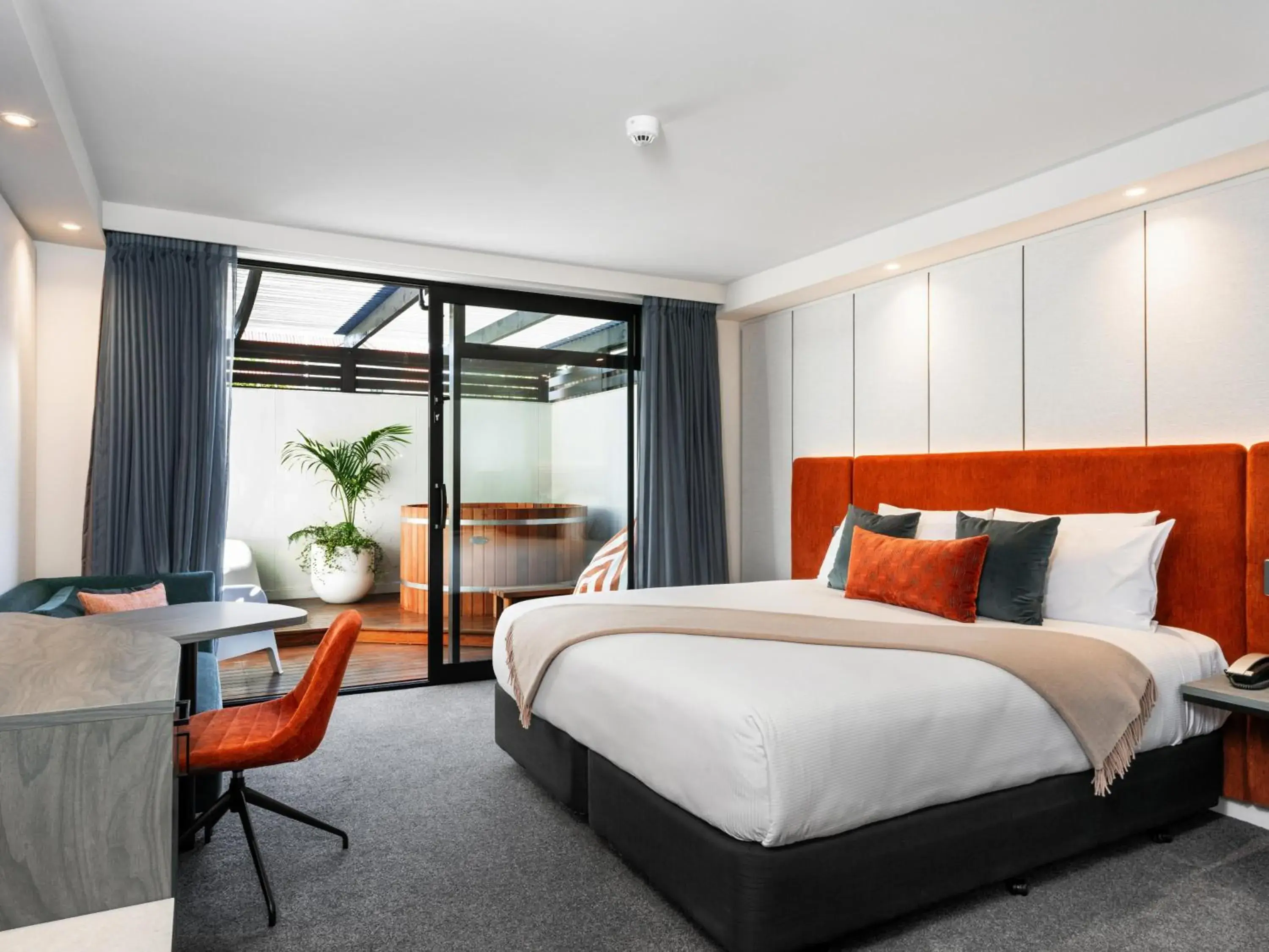 Deluxe Spa 1 King – with Club Lounge Access in Millennium Hotel Rotorua Deluxe Spa 1 King – with Club Lounge Access in Millennium Hotel Rotorua