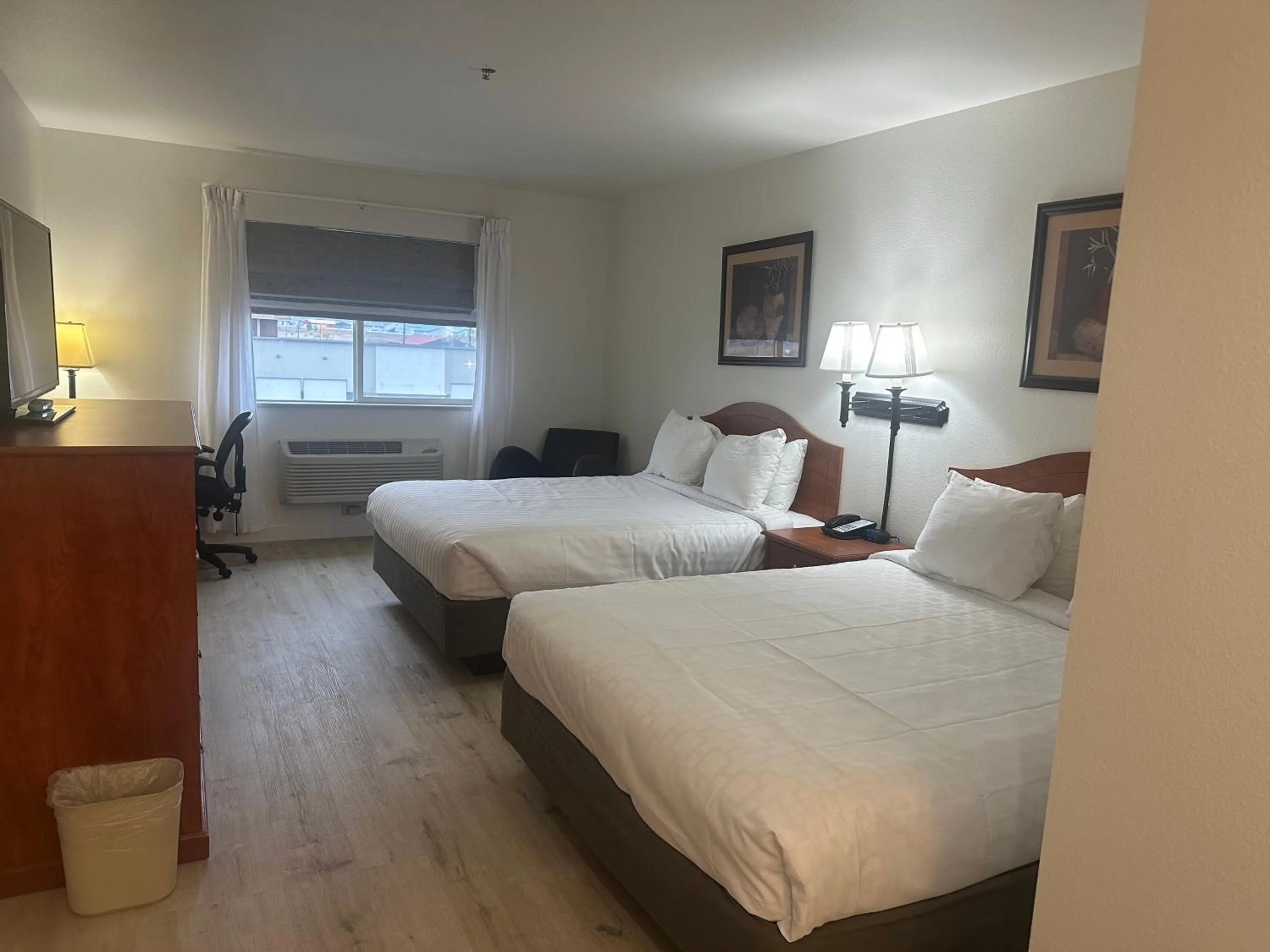 Bedroom, Bed in SureStay Plus Hotel by Best Western Post Falls