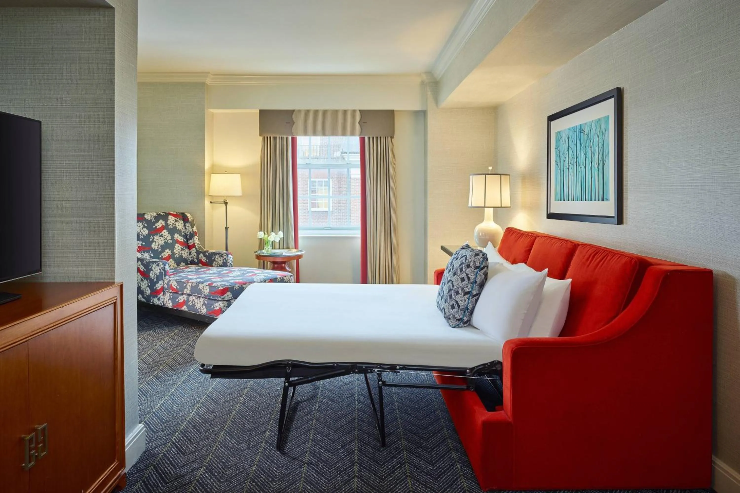 Photo of the whole room, Bed in The Alexandrian Old Town Alexandria, Autograph Collection