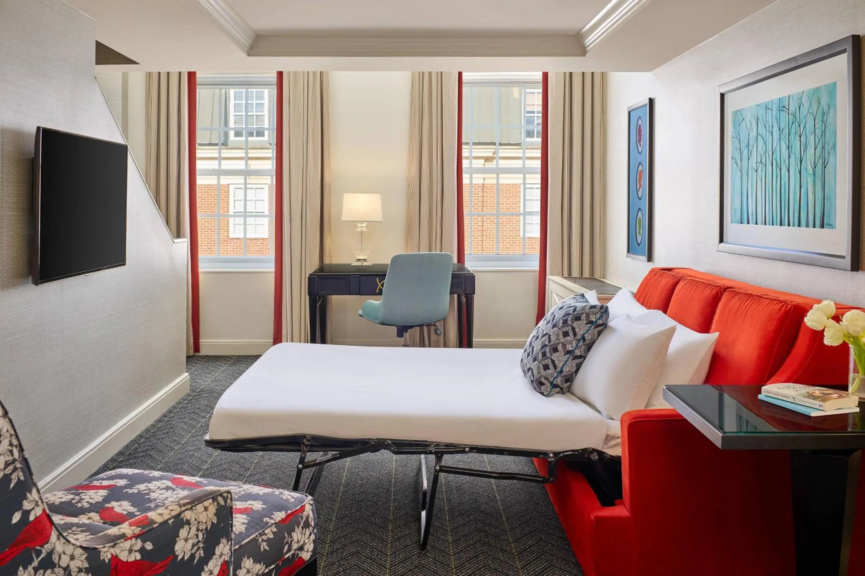 Photo of the whole room in The Alexandrian Old Town Alexandria, Autograph Collection