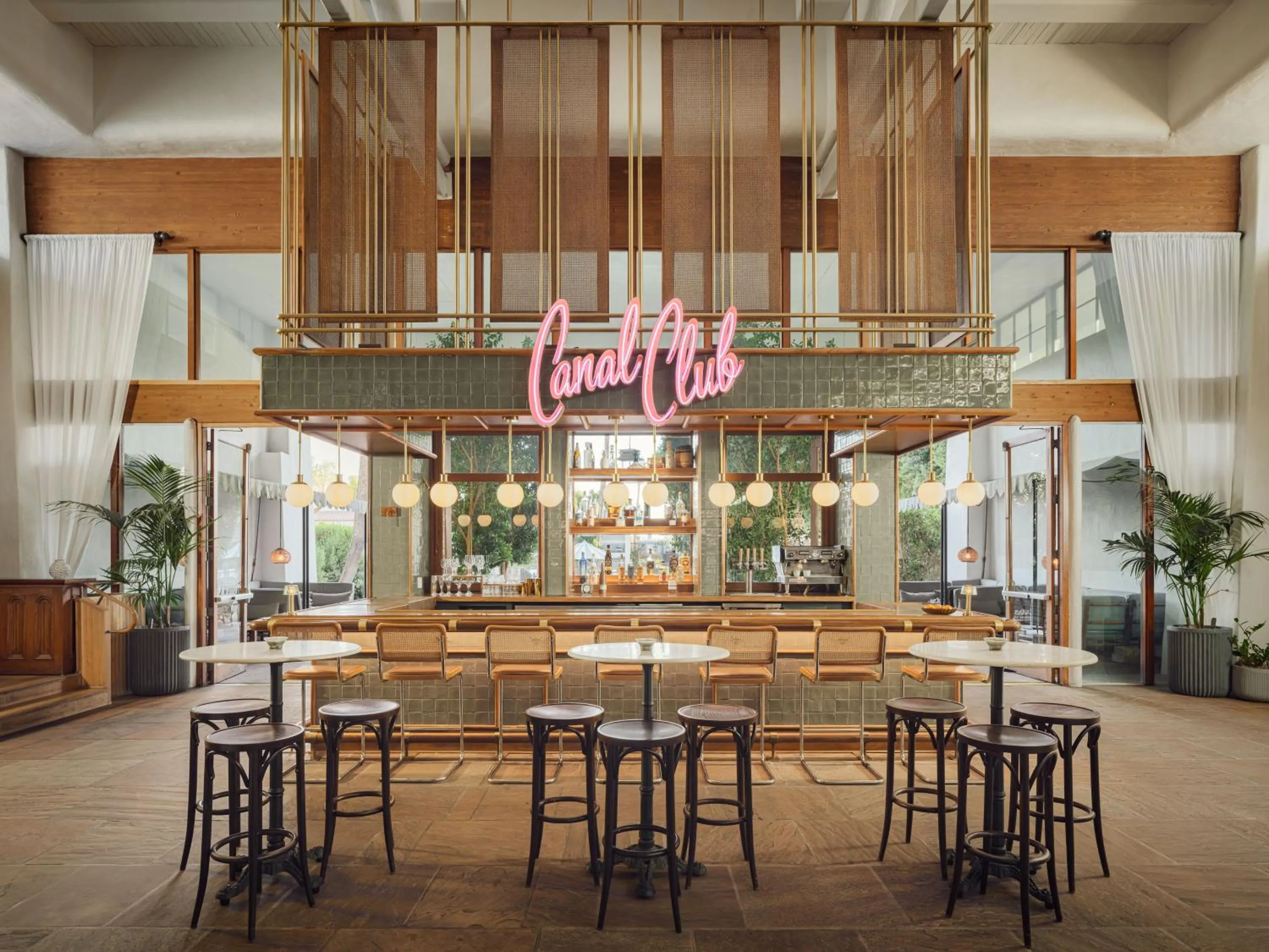 Lounge or bar in The Scott Resort & Spa