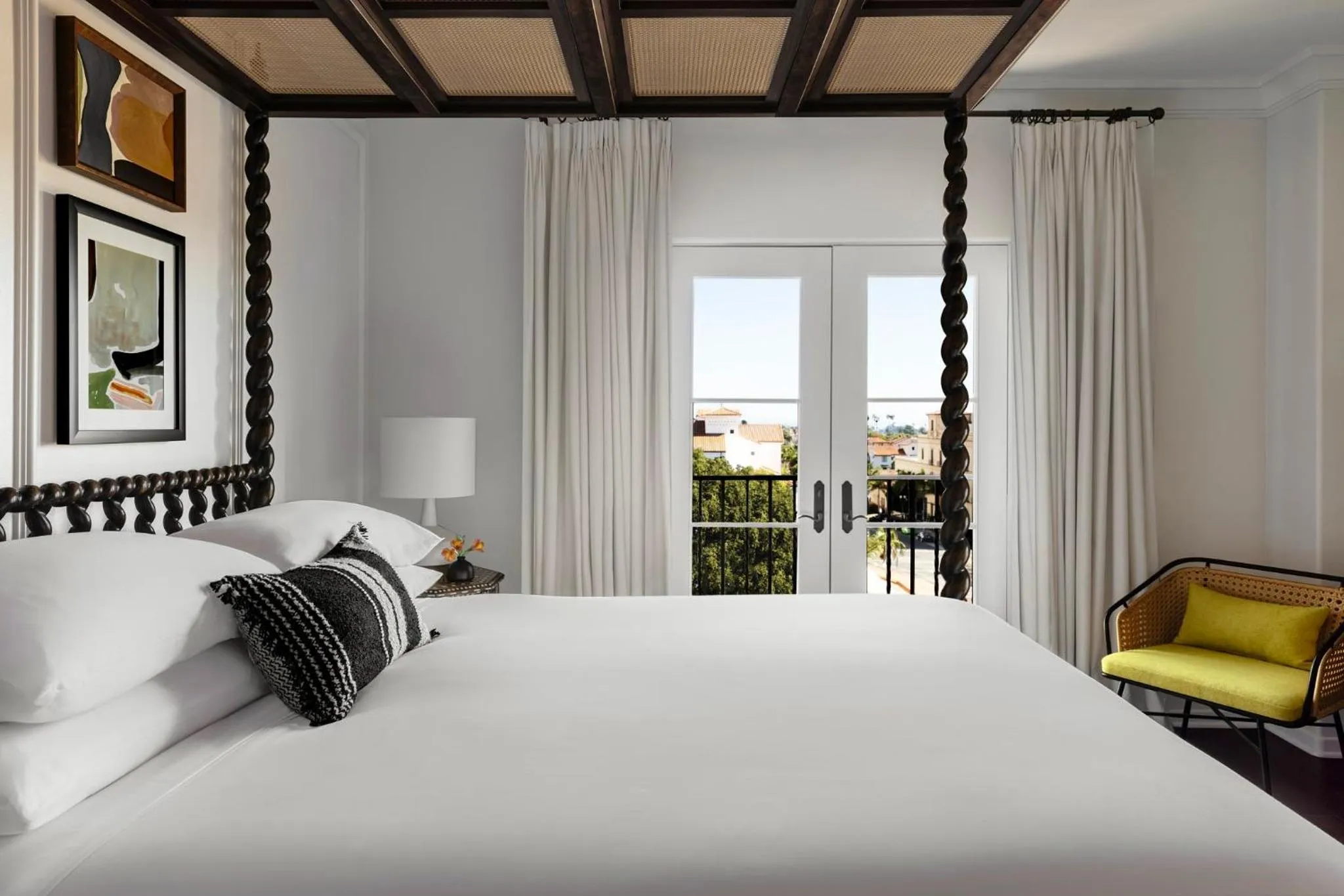 Photo of the whole room, Bed in Kimpton Canary Hotel by IHG