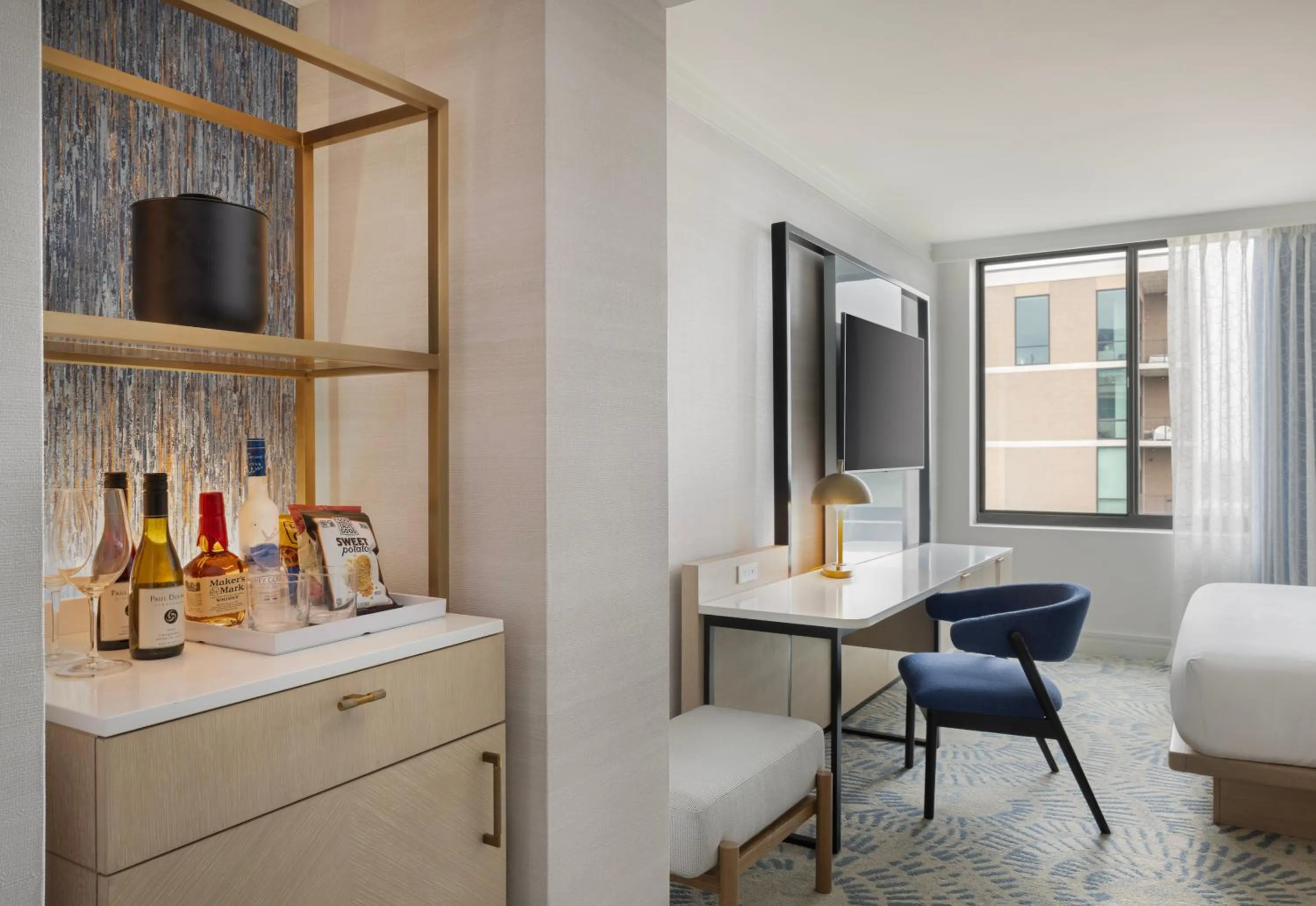 Bedroom in The Highland Dallas, Curio Collection by Hilton