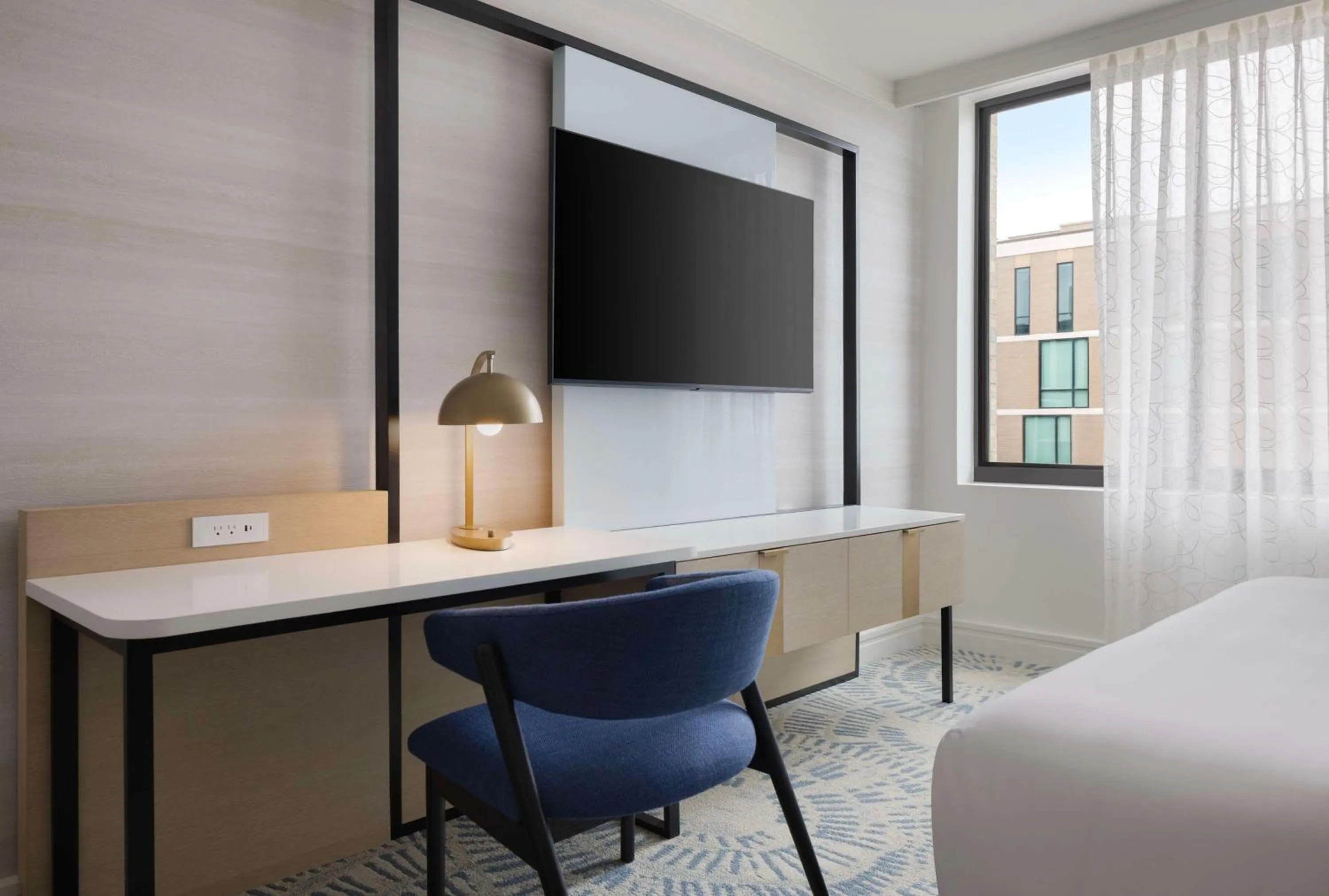 Bedroom, Bed in The Highland Dallas, Curio Collection by Hilton