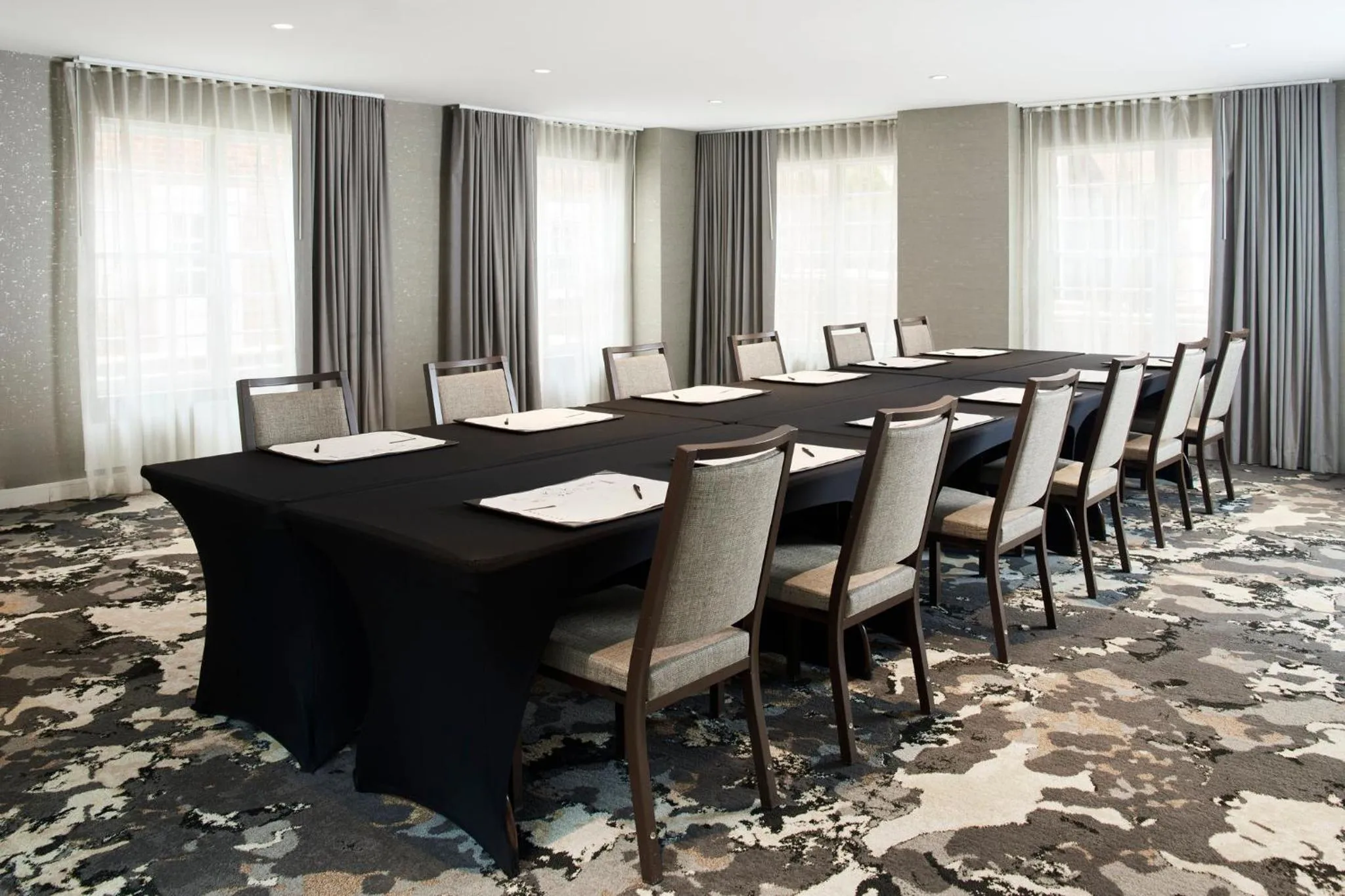 Facade/entrance in Archer Hotel Old Town Alexandria