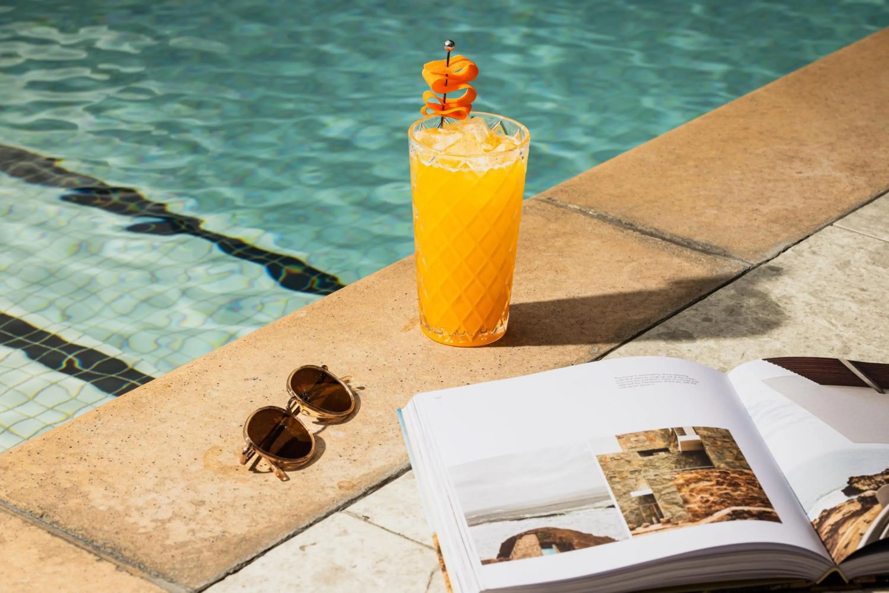 Lounge or bar in Kimpton Hotel Palomar Phoenix Cityscape by IHG