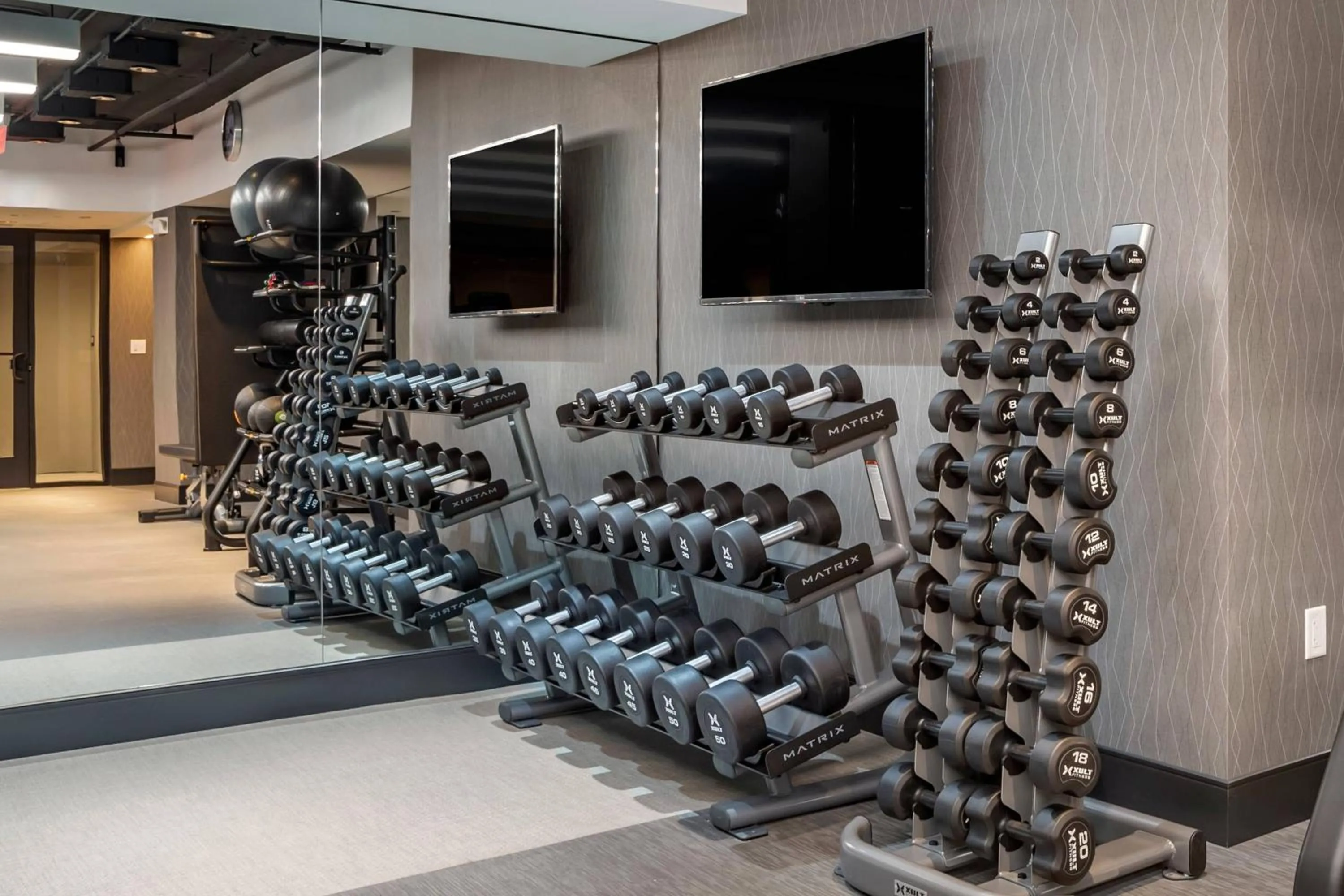 Fitness centre/facilities in Courtyard by Marriott Washington, DC Dupont Circle