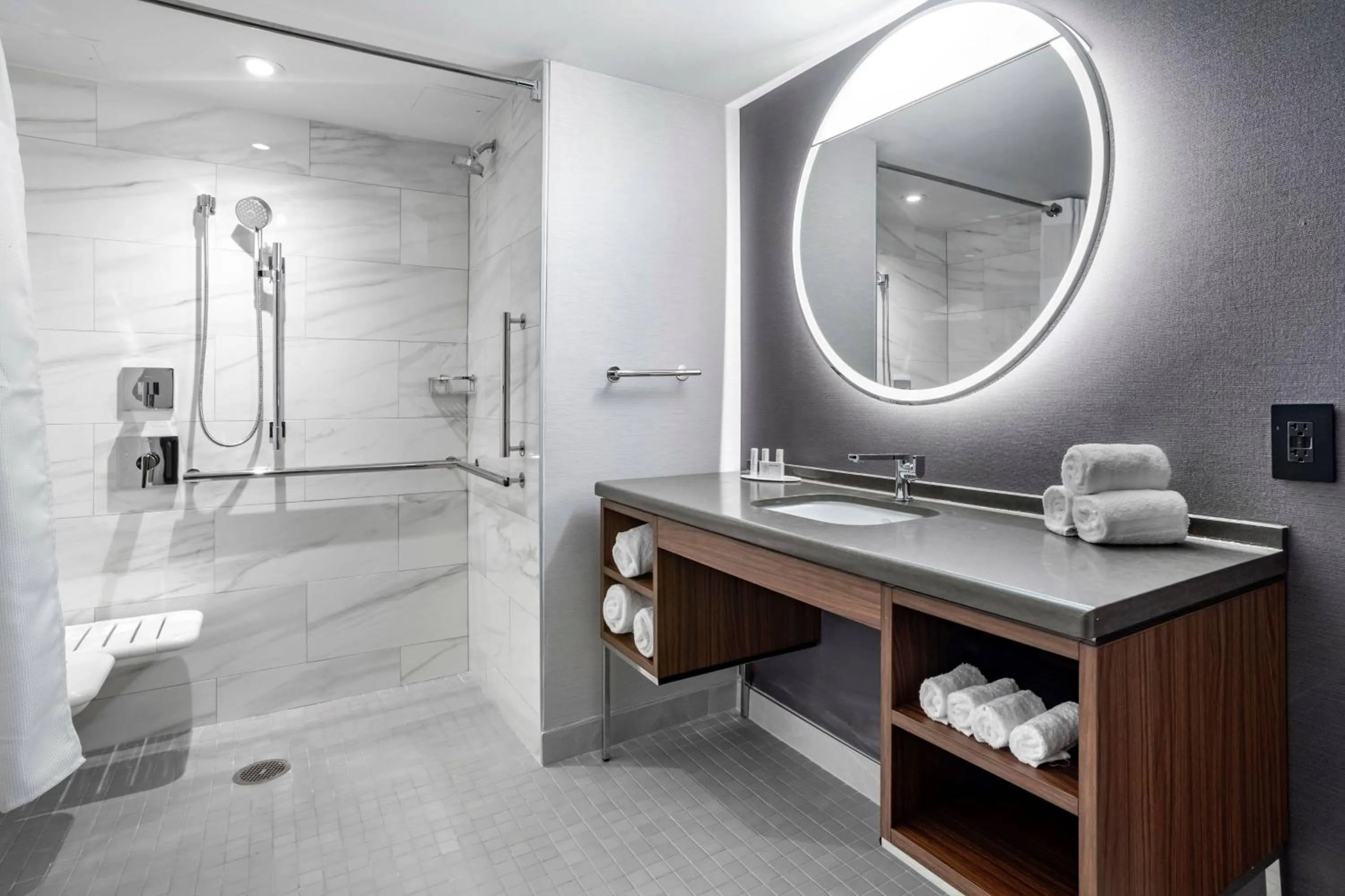 Bathroom in Courtyard by Marriott Washington, DC Dupont Circle