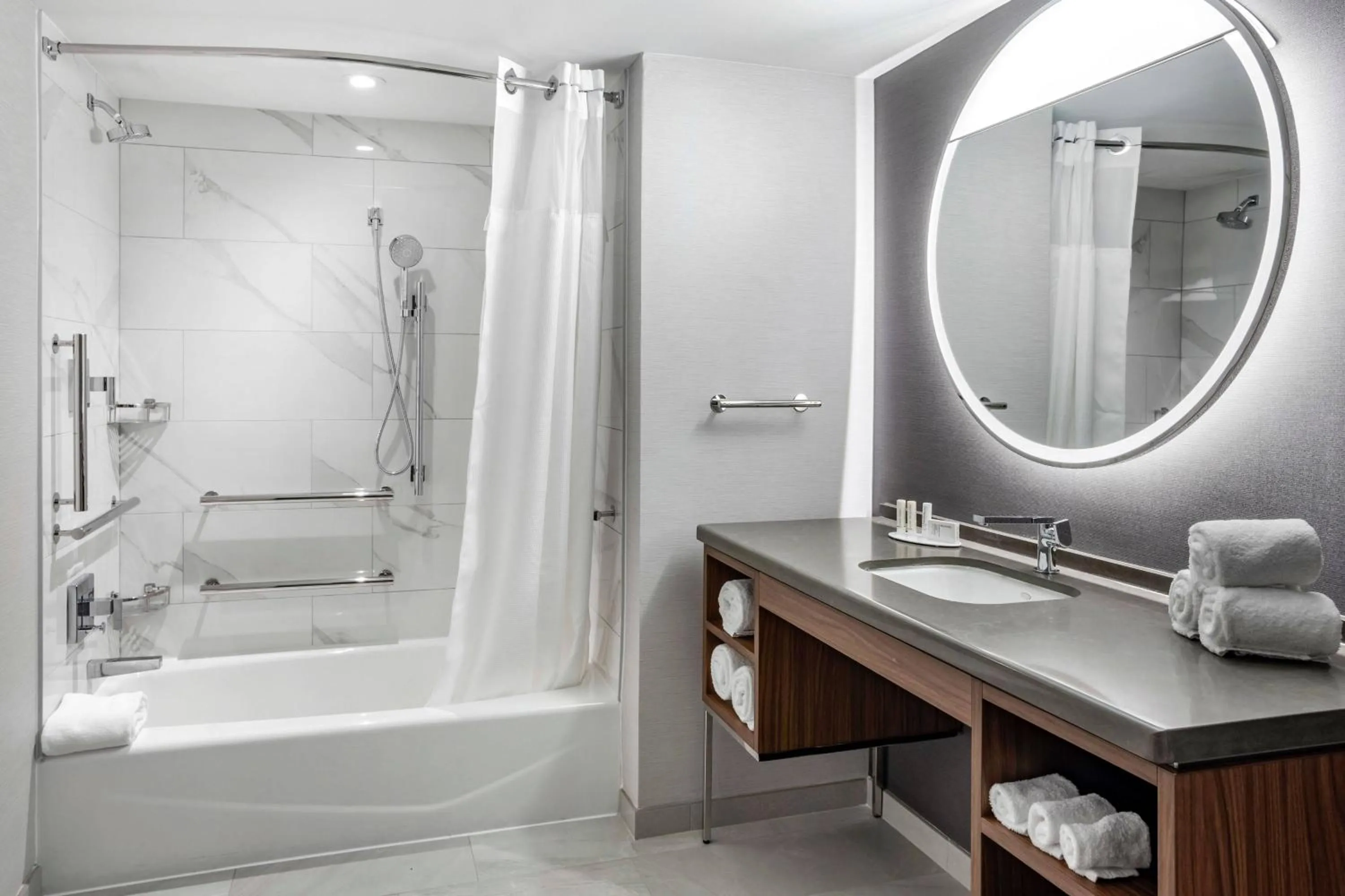 Bathroom in Courtyard by Marriott Washington, DC Dupont Circle