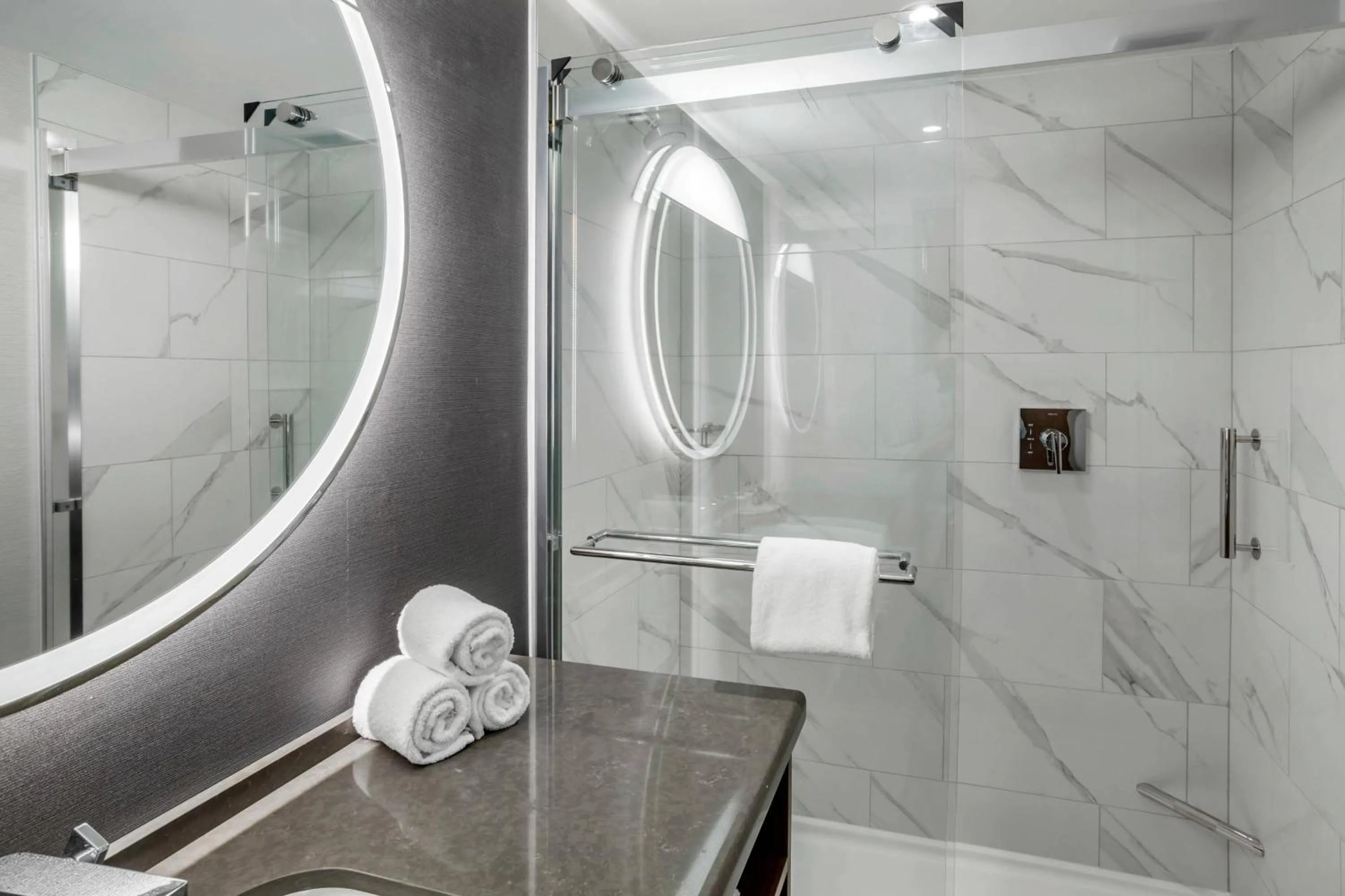 Bathroom in Courtyard by Marriott Washington, DC Dupont Circle