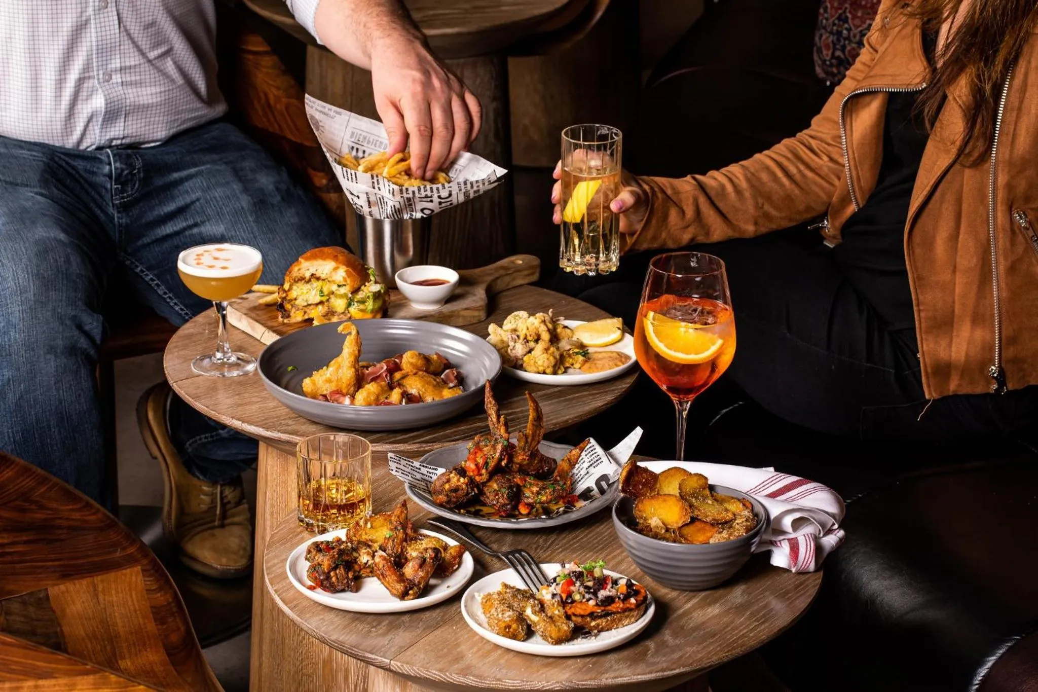 Lounge or bar in Kimpton Hotel Vintage Portland by IHG