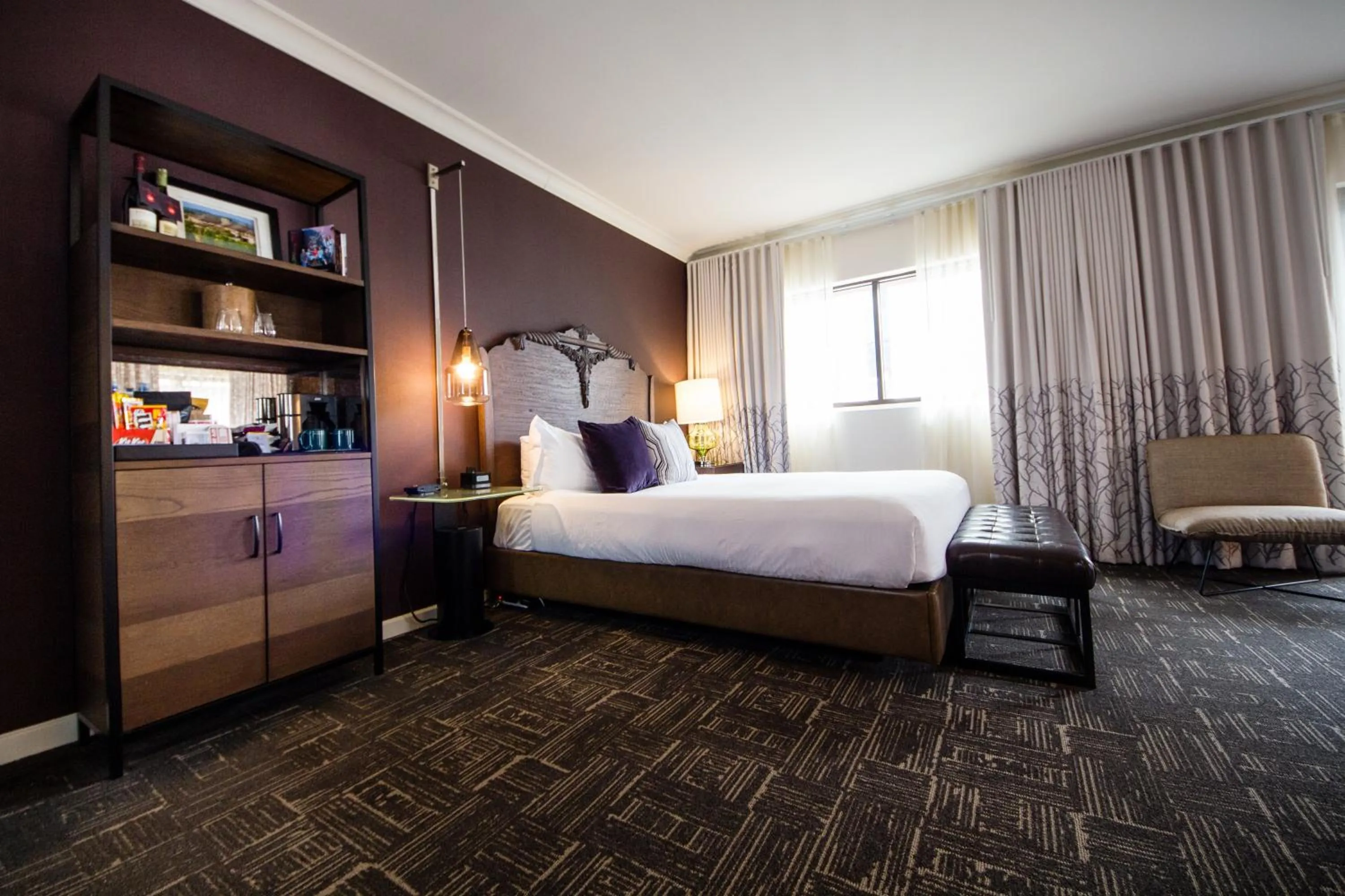 Photo of the whole room, Bed in Kimpton Hotel Vintage Portland by IHG