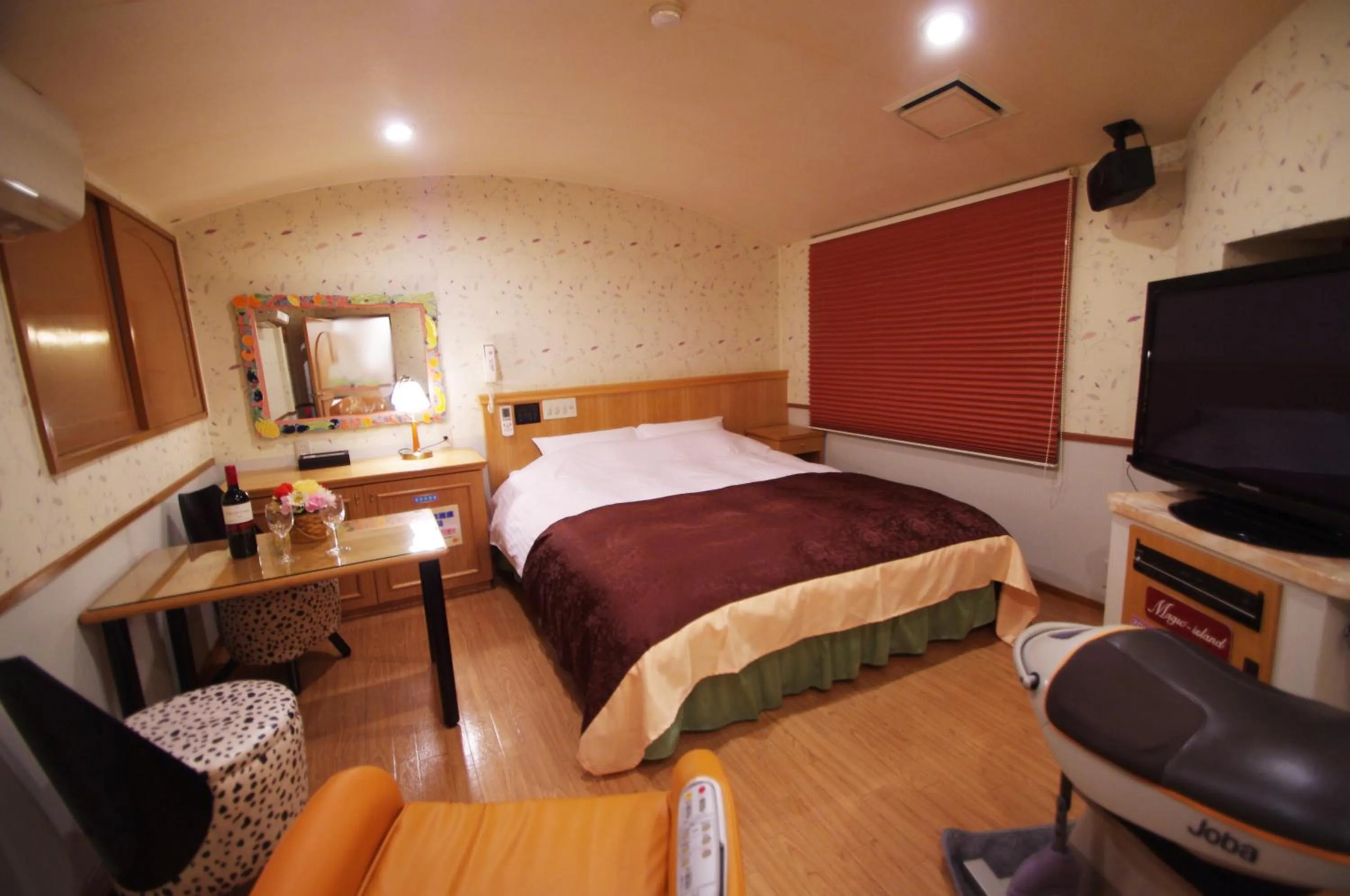 Photo of the whole room, Bed in Alohain Yonago