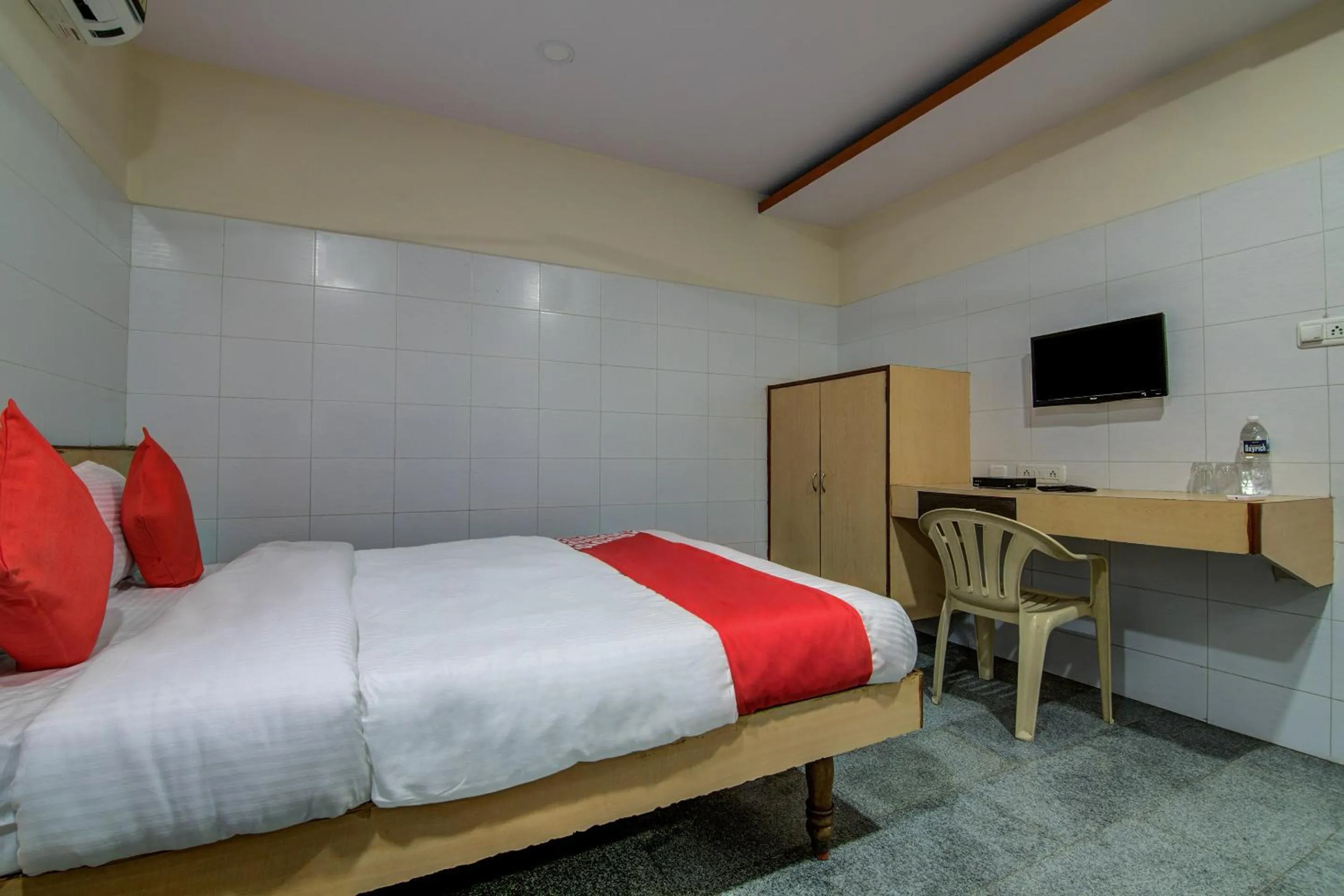 Bedroom, Bed in Hotel O Mayur's Residency Near Malkpet