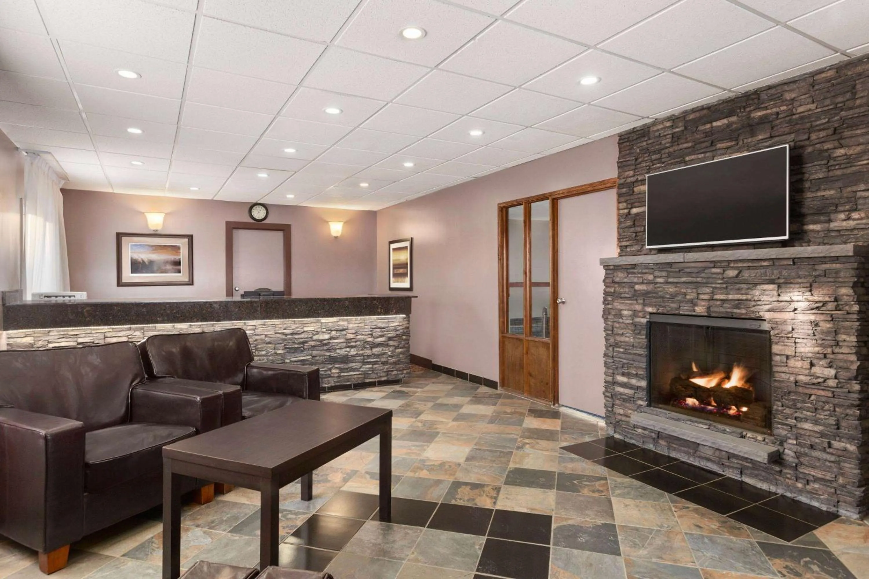 Lobby or reception in Travelodge by Wyndham Meadow Lake