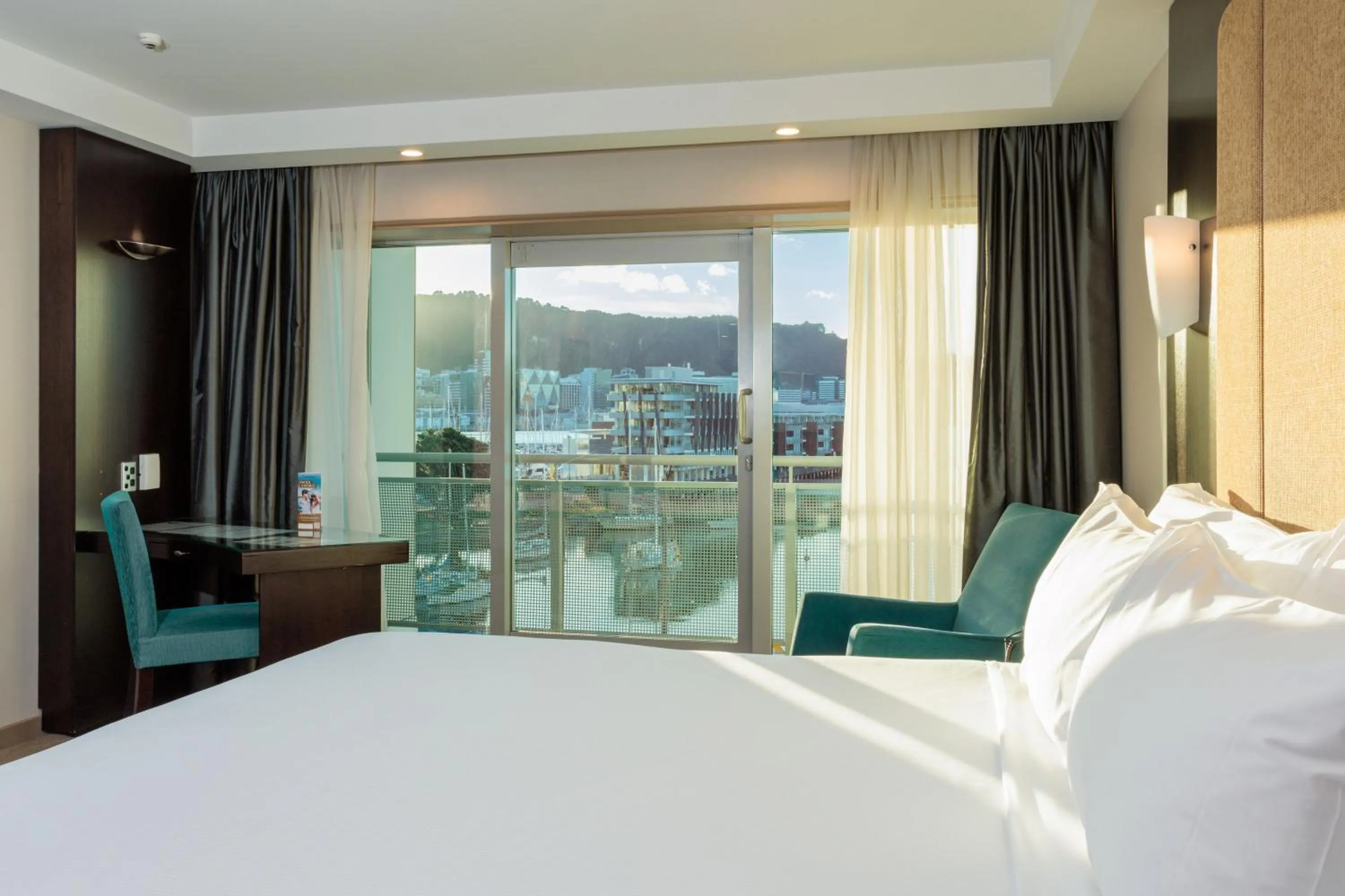 Deluxe Harbourview King in Copthorne Hotel Wellington, Oriental Bay