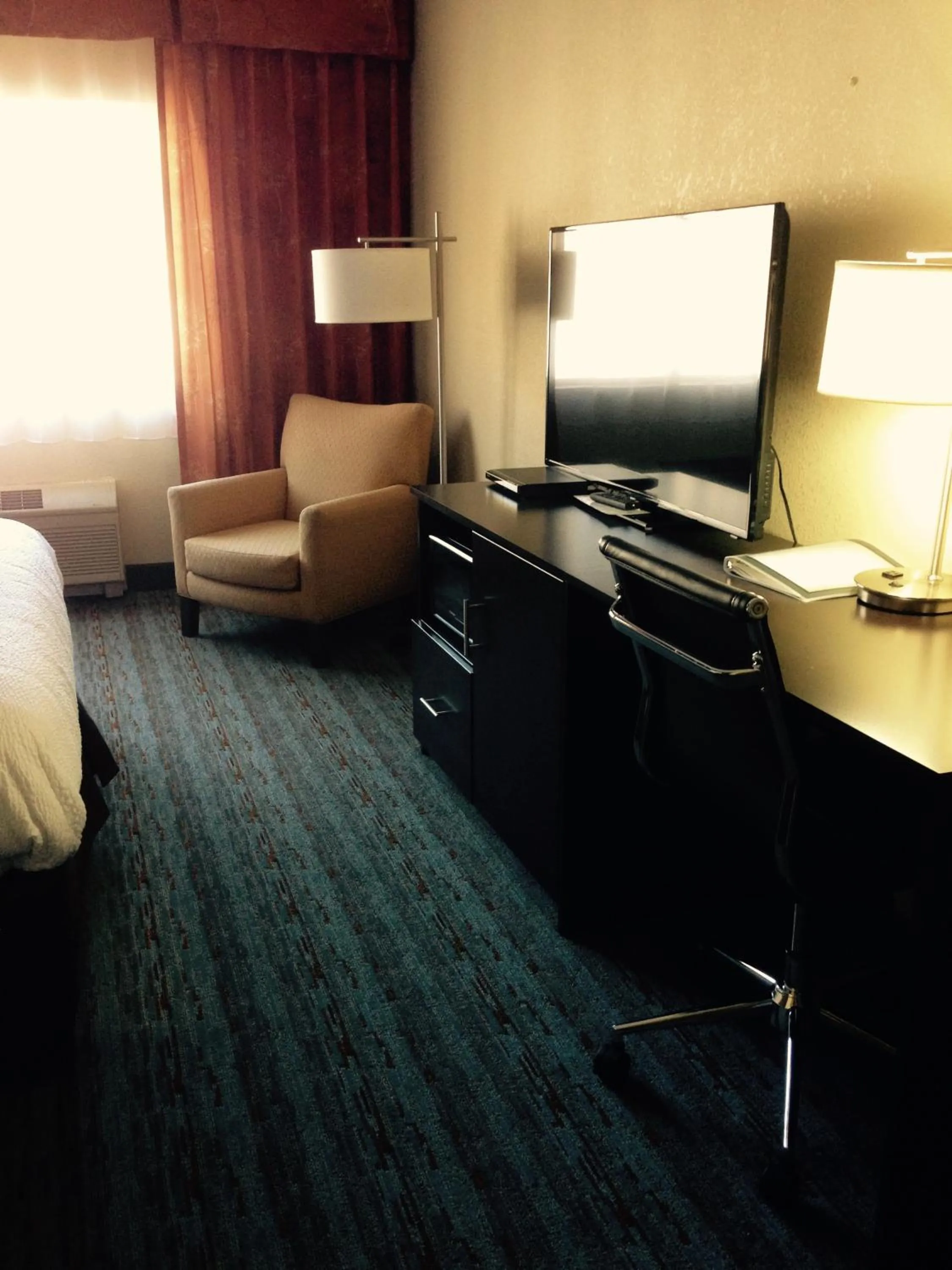 TV and multimedia, Bed in Cherokee Grand Hotel