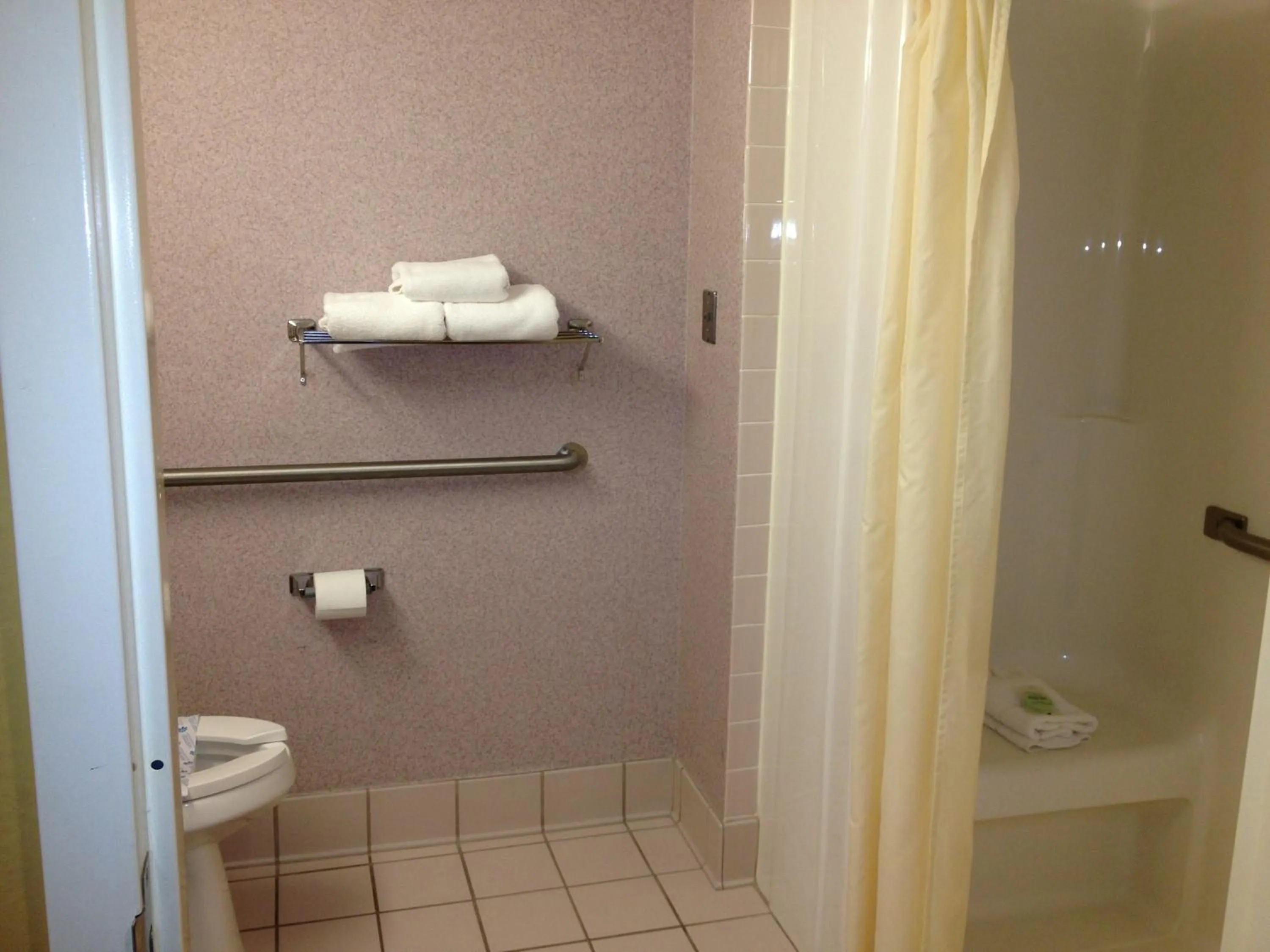 Bathroom in Cherokee Grand Hotel