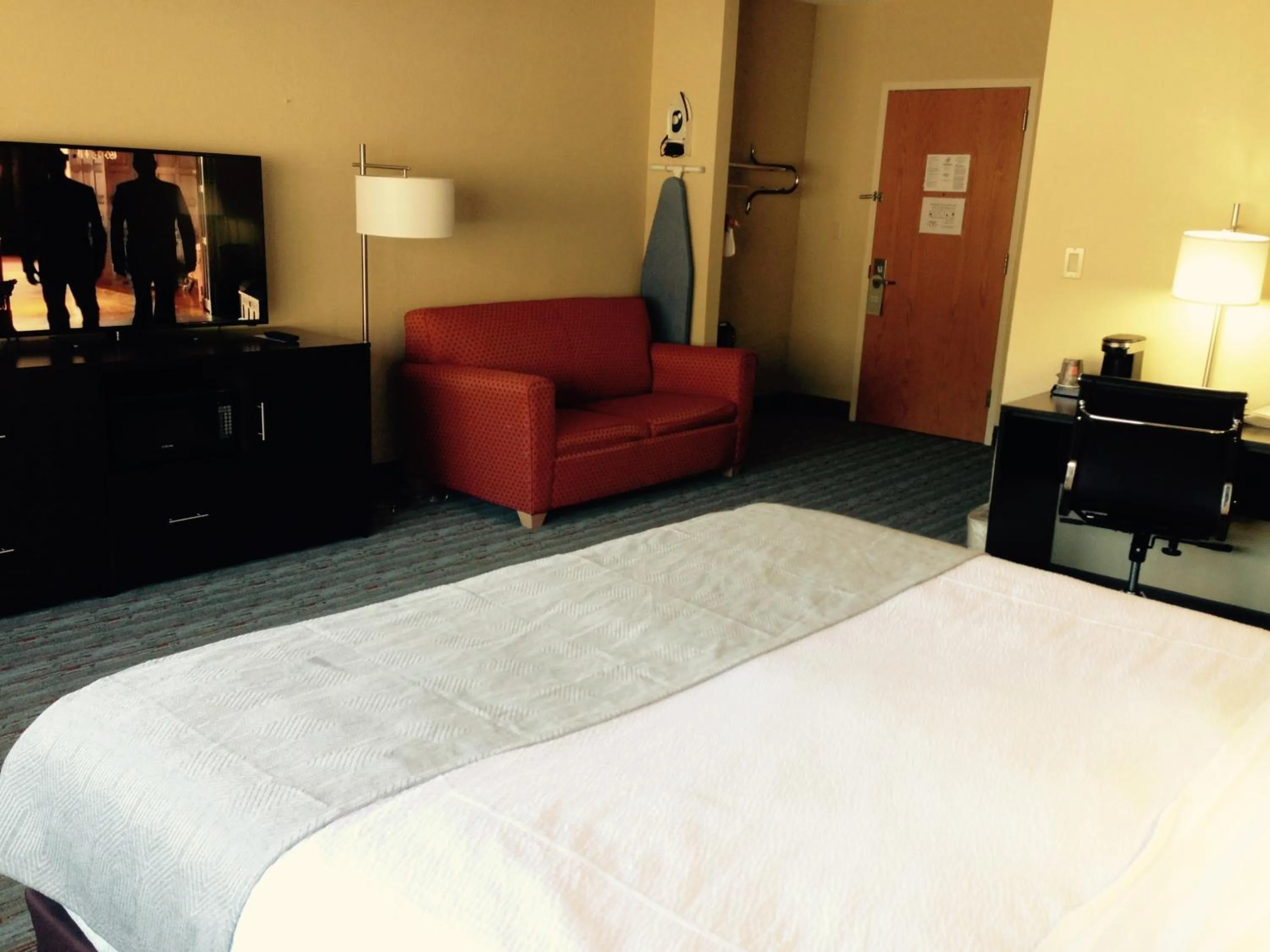 TV and multimedia, Bed in Cherokee Grand Hotel