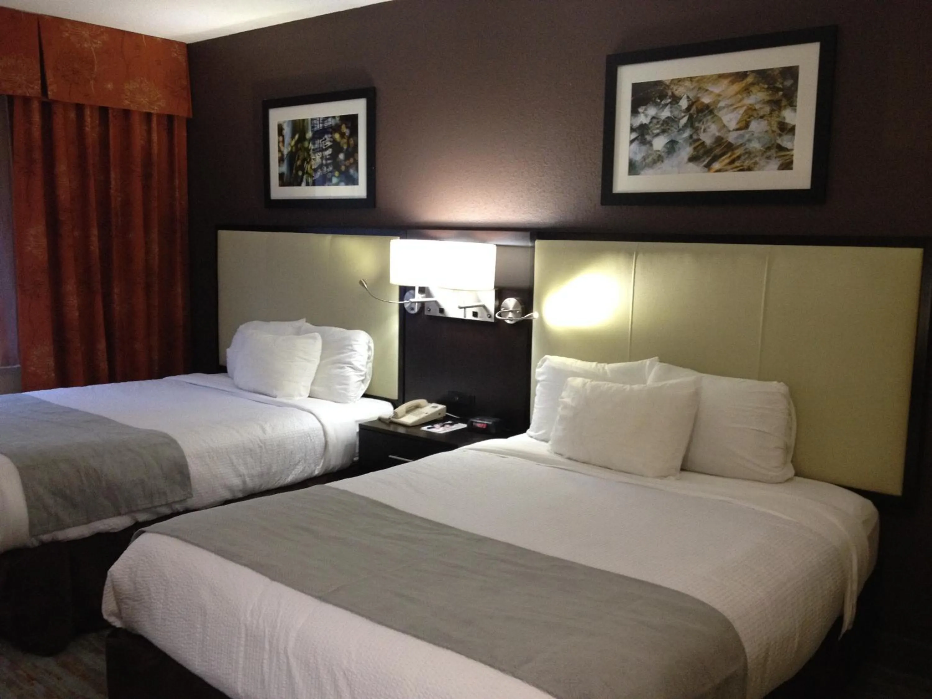 Bed in Cherokee Grand Hotel