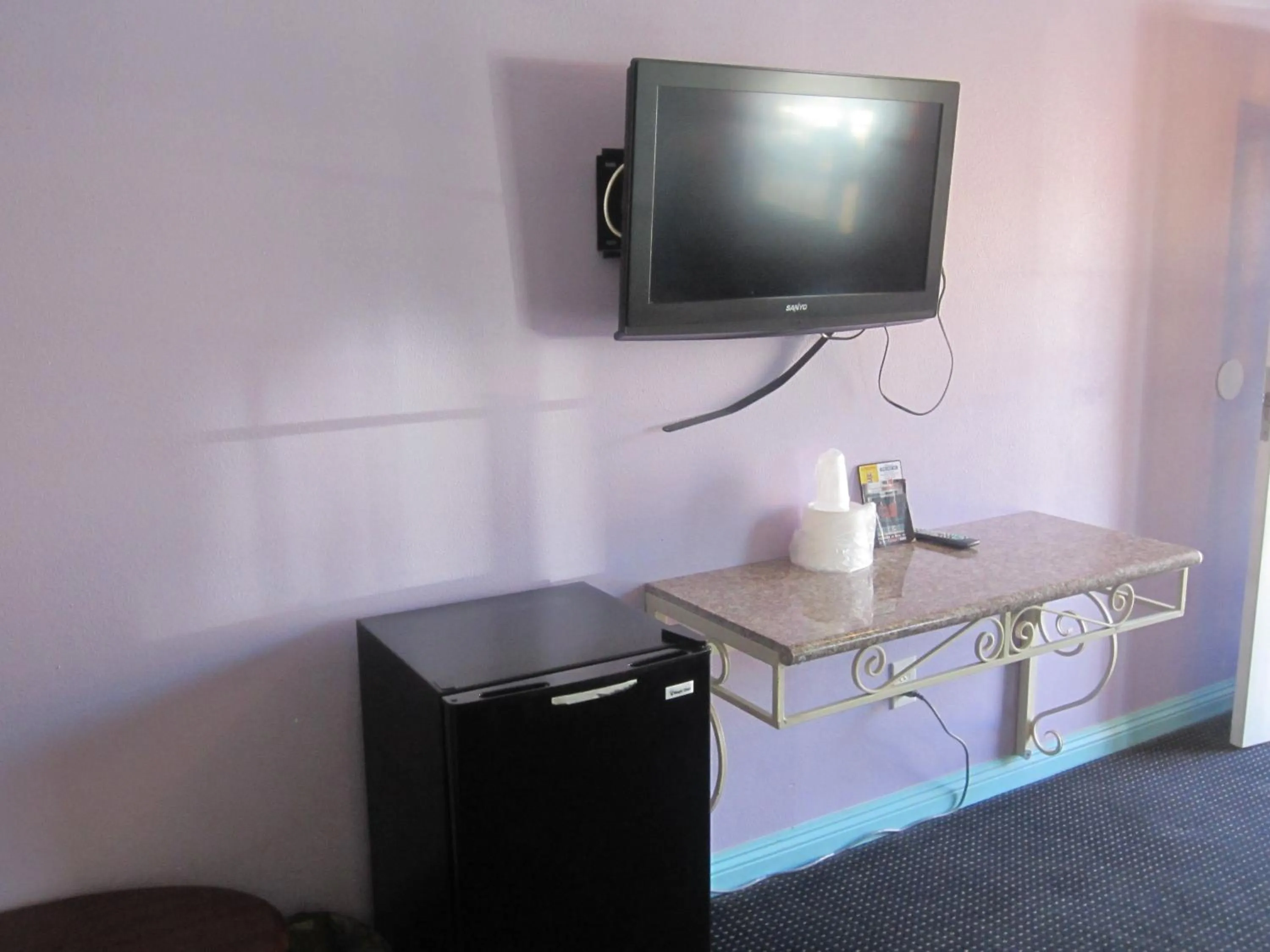 TV and multimedia in Starlight Inn Van Nuys