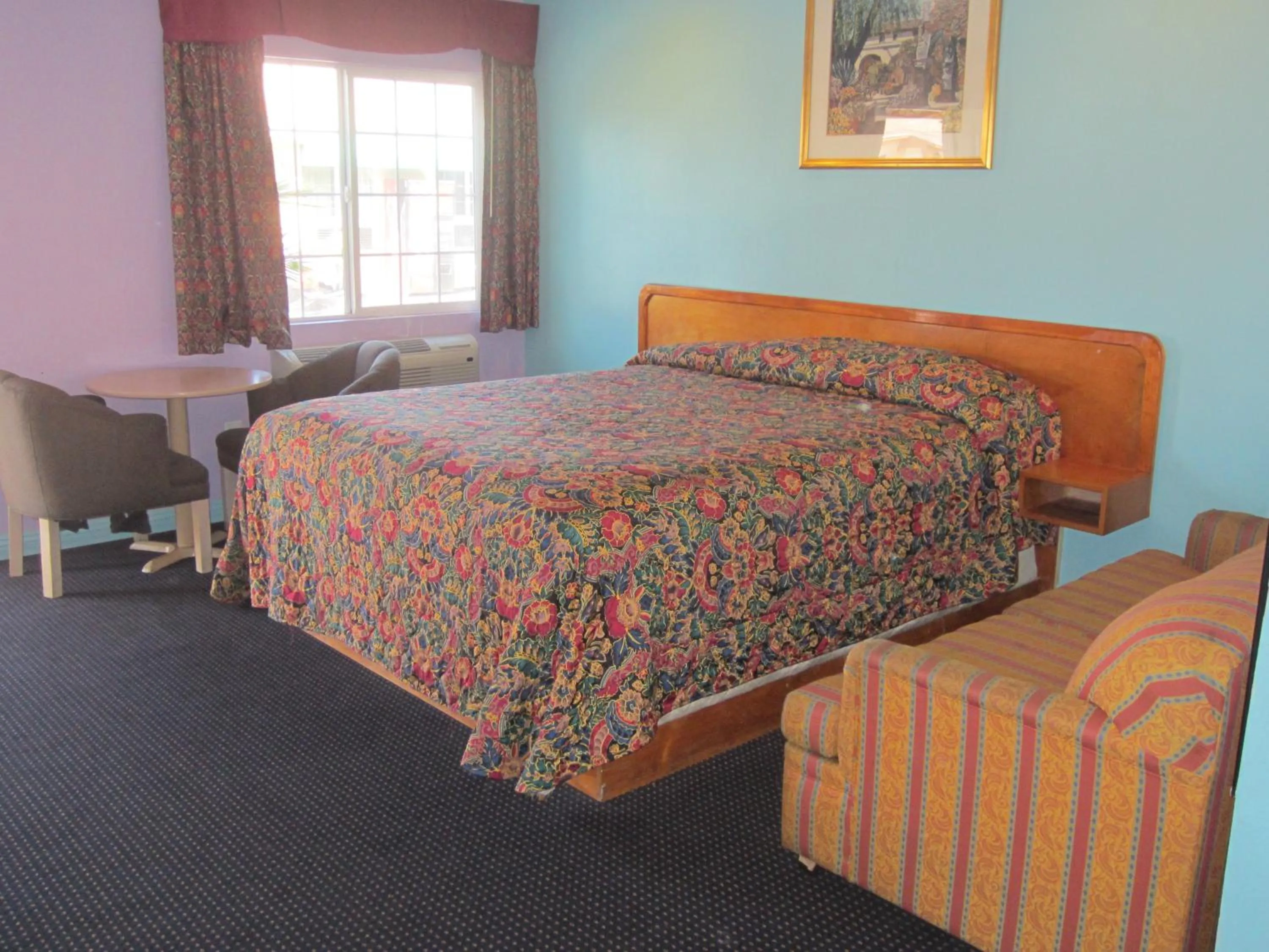 Bedroom, Bed in Starlight Inn Van Nuys