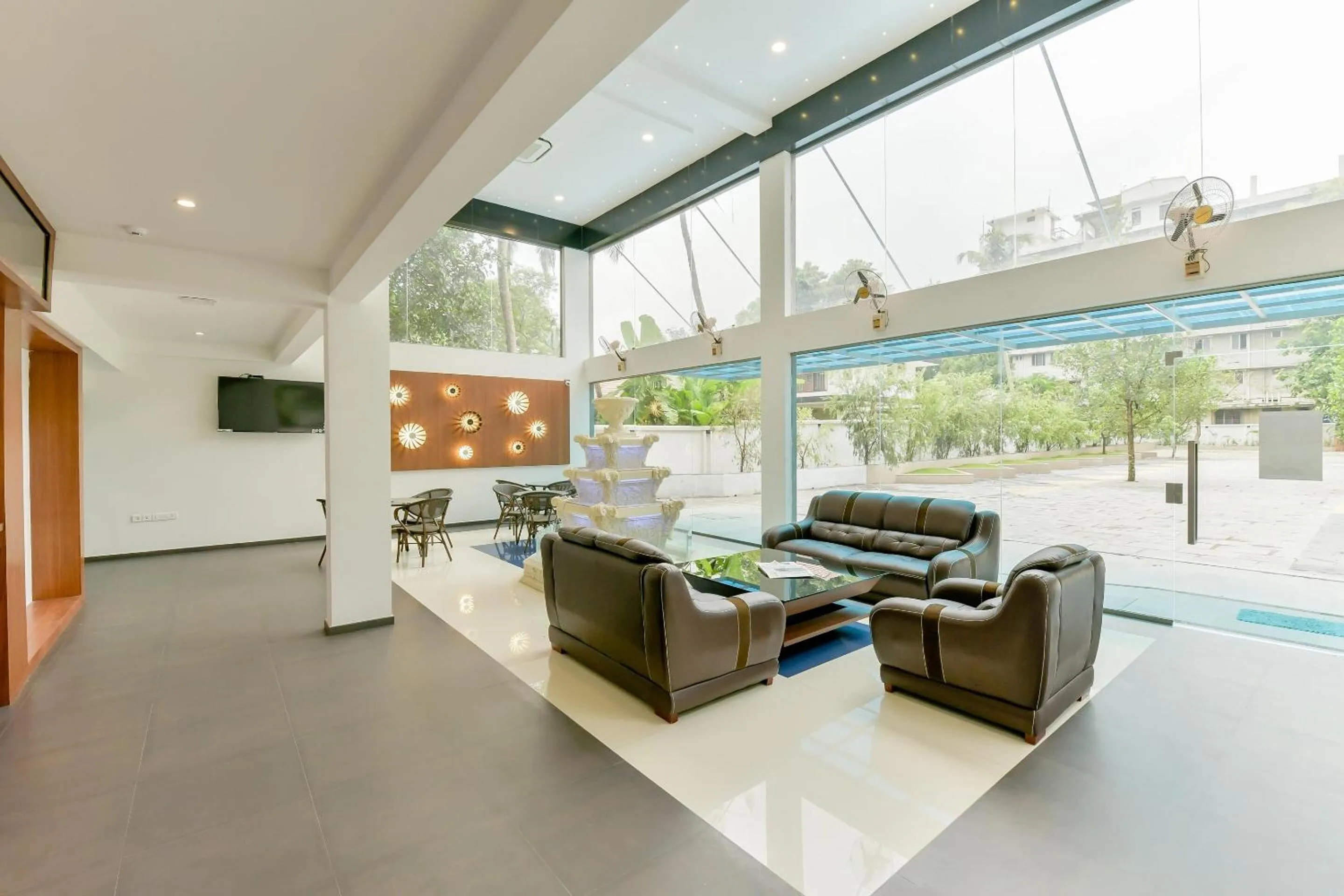 Lobby or reception in Super Townhouse Edassery Blue Bells