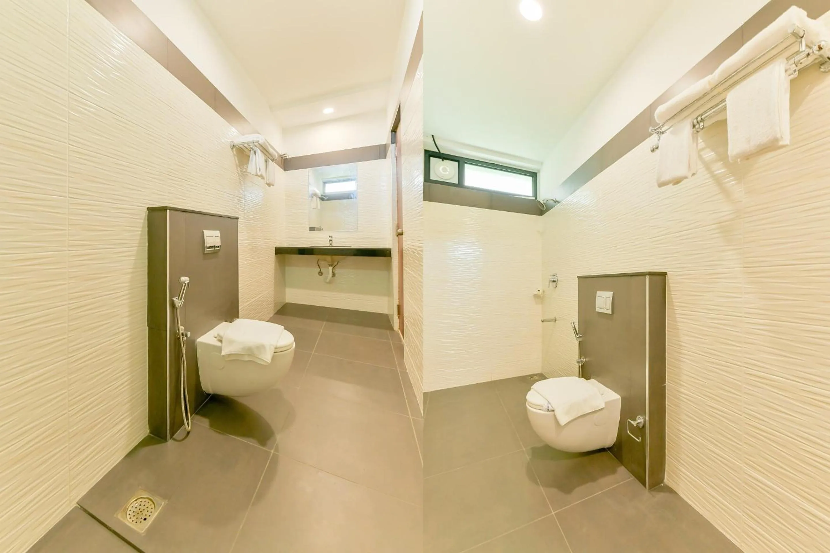 Bathroom in Super Townhouse Edassery Blue Bells