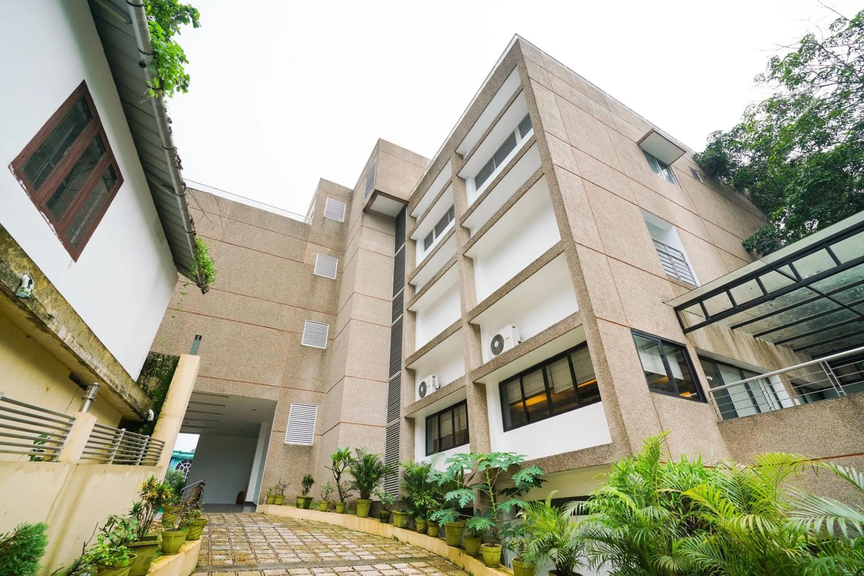 Facade/entrance in Super Townhouse Mookkannoor Tourist Home