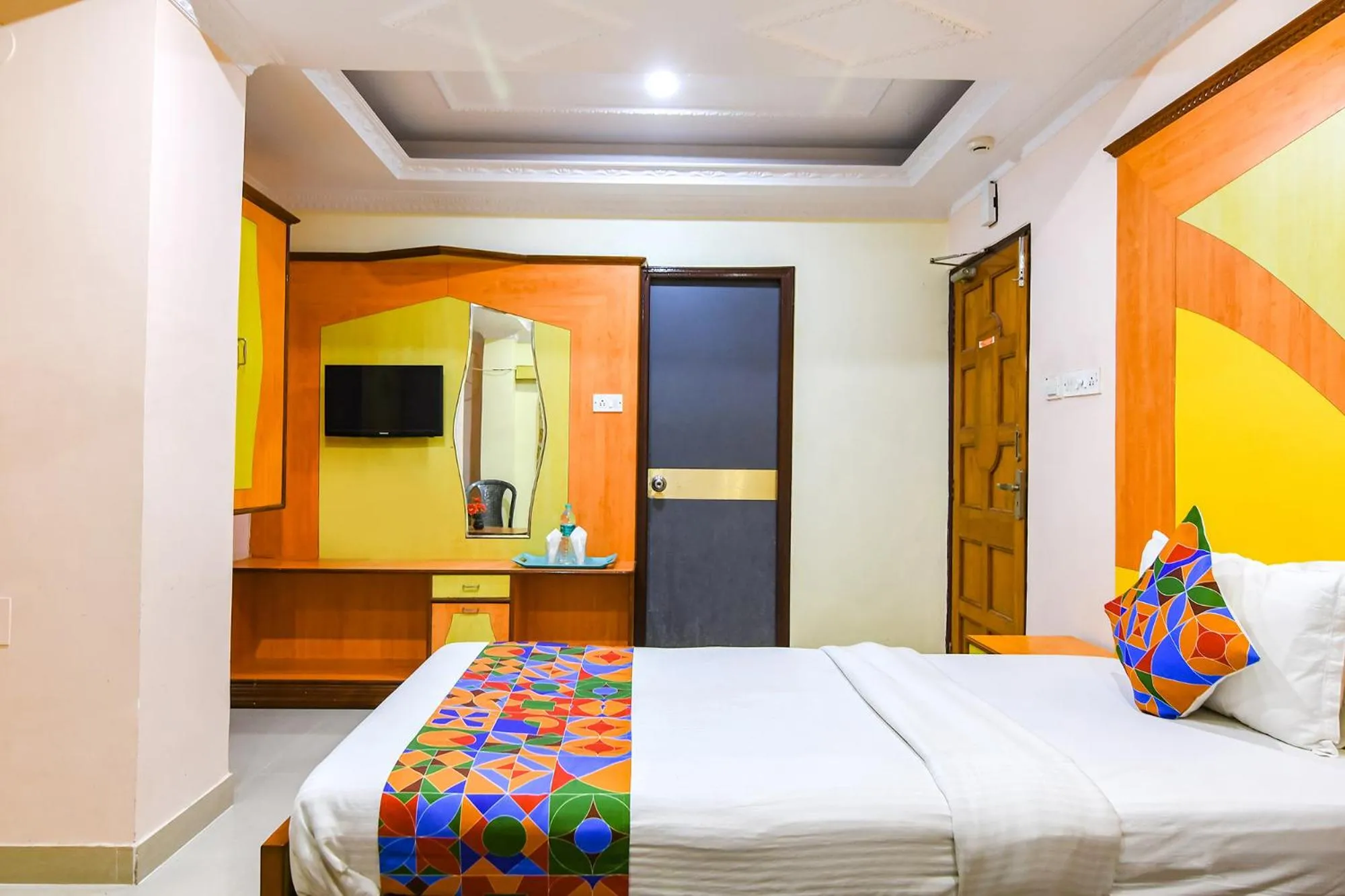 Bed in FabExpress Wild Orchid - 800m from Medica Superspecialty Hospital