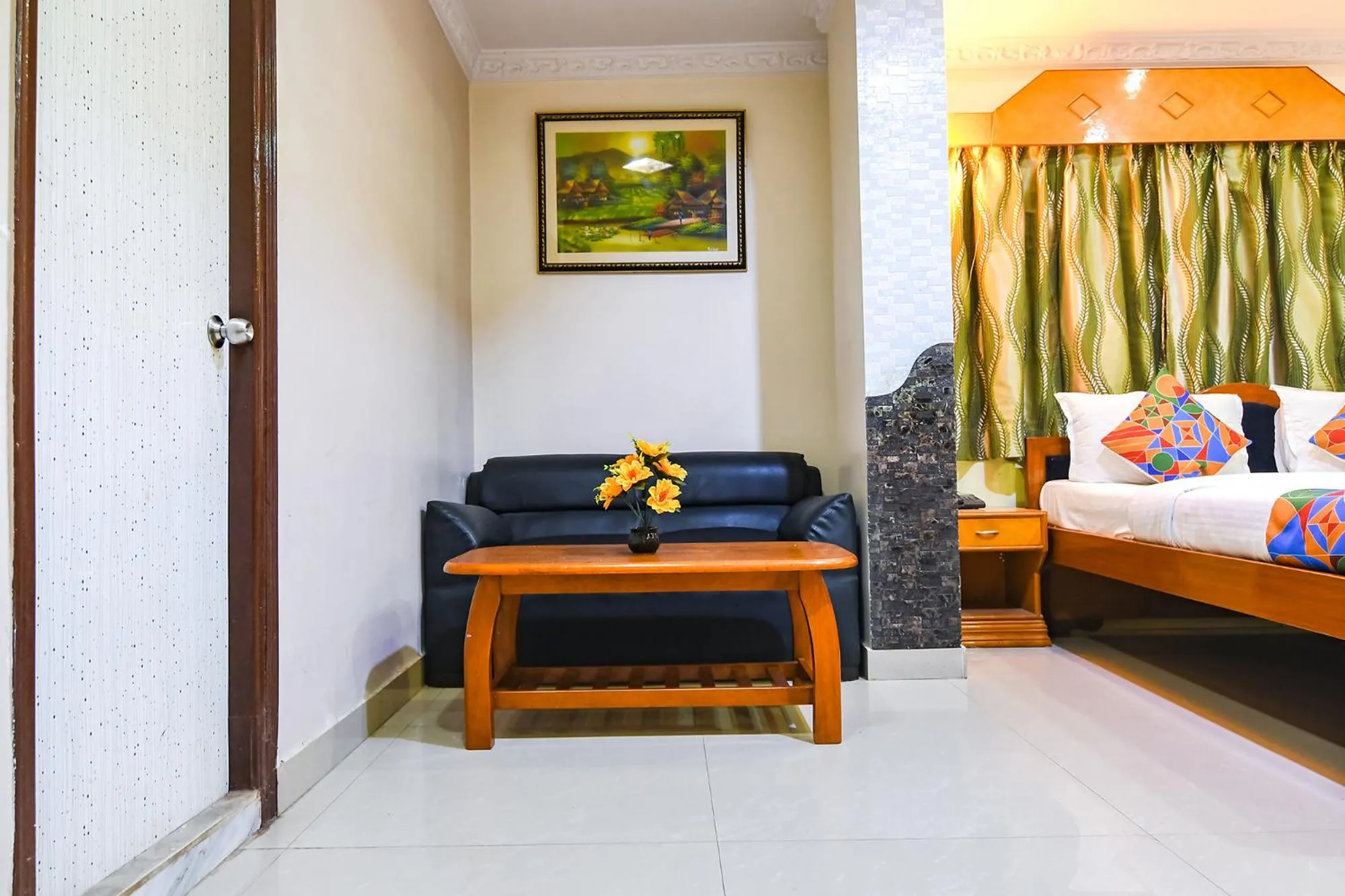 Bed in FabExpress Wild Orchid - 800m from Medica Superspecialty Hospital