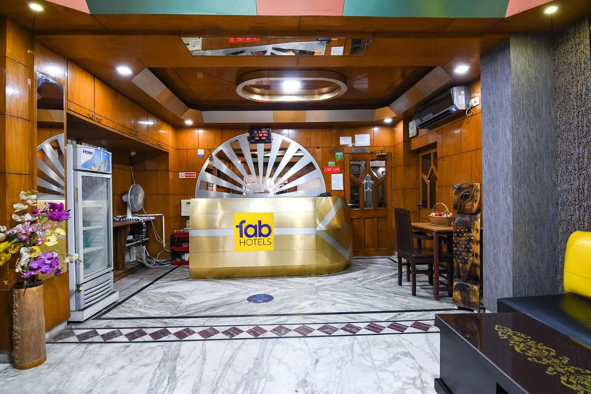 Lobby or reception in FabExpress Wild Orchid - 800m from Medica Superspecialty Hospital