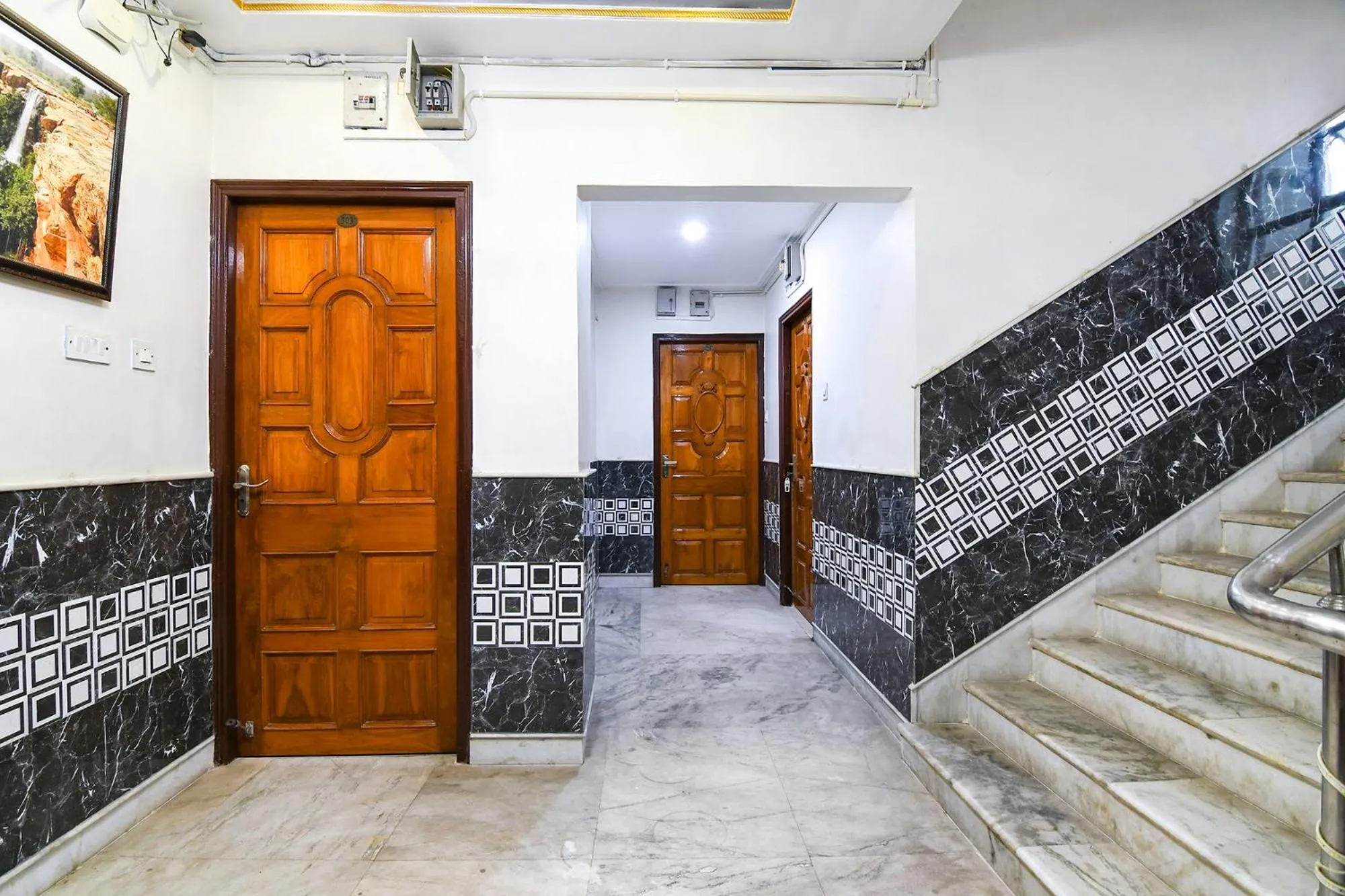 Lobby or reception in FabExpress Wild Orchid - 800m from Medica Superspecialty Hospital